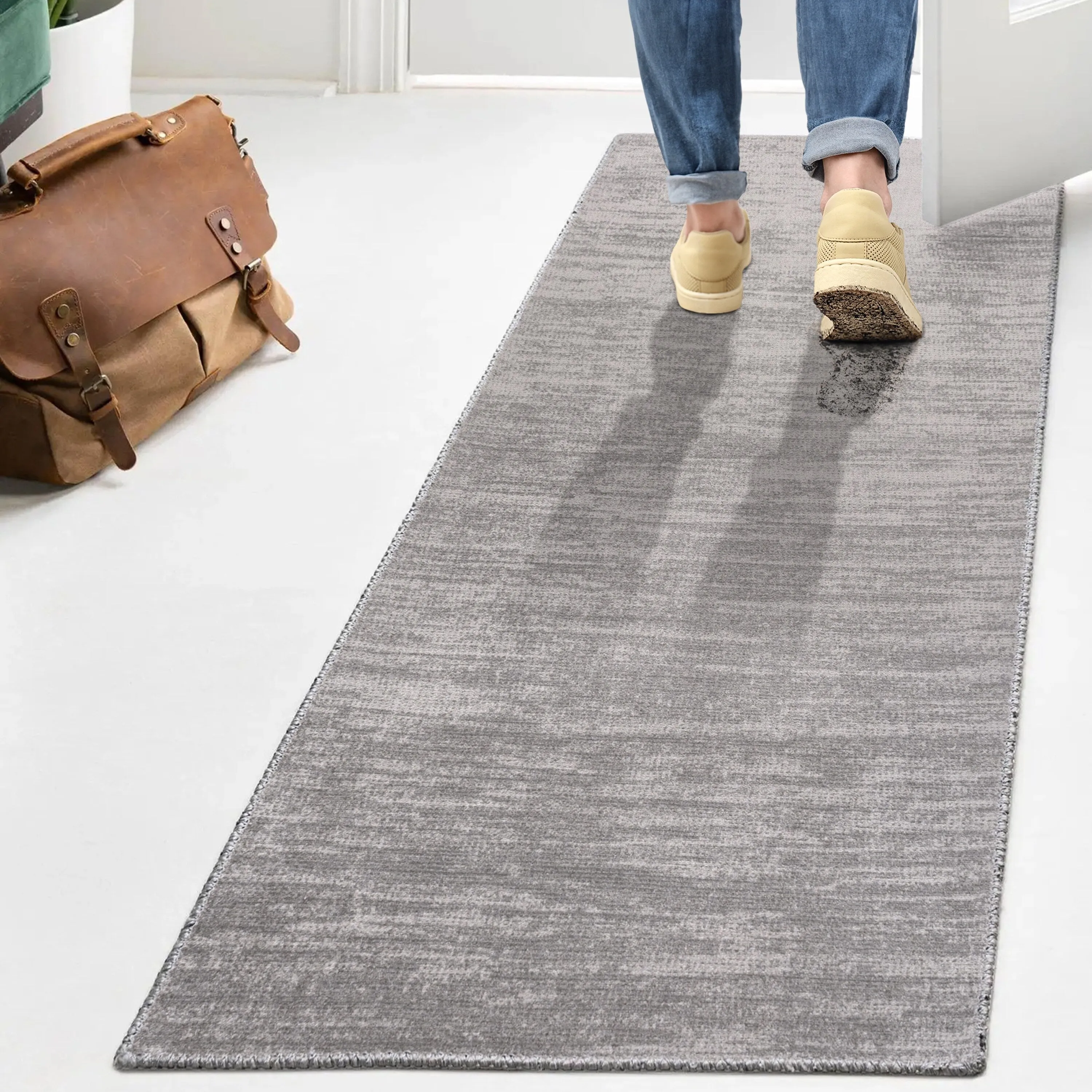 JONATHAN Y Fawning Classic Solid Low-Pile Machine-Washable Terra Area Rug