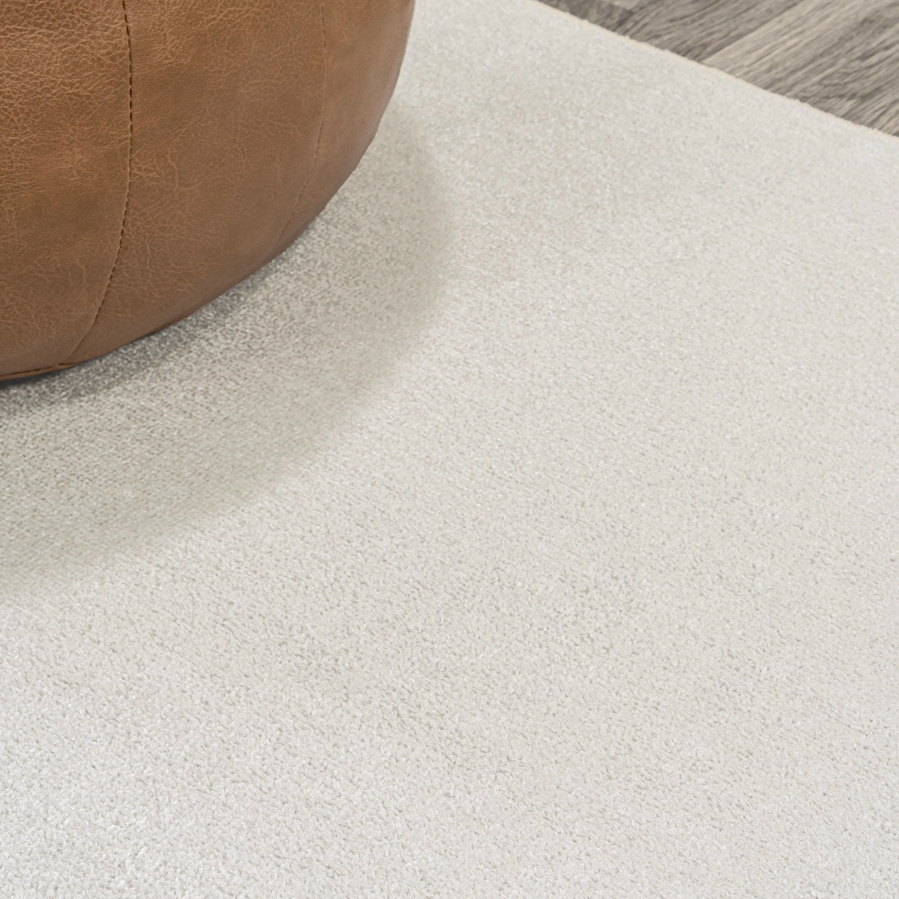 JONATHAN Y Fawning Classic Solid Low-Pile Machine-Washable Terra Area Rug