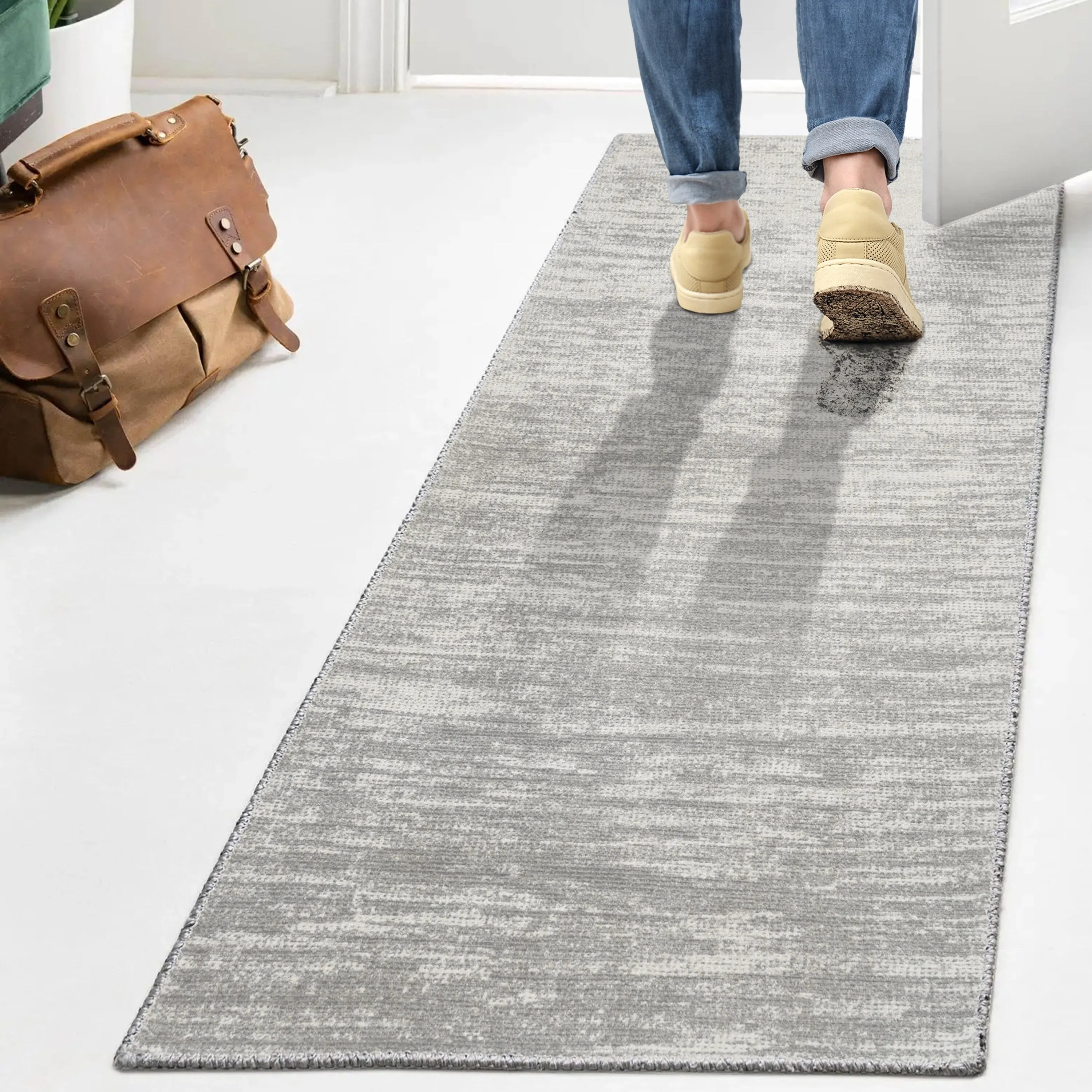 JONATHAN Y Fawning Classic Solid Low-Pile Machine-Washable Terra Area Rug