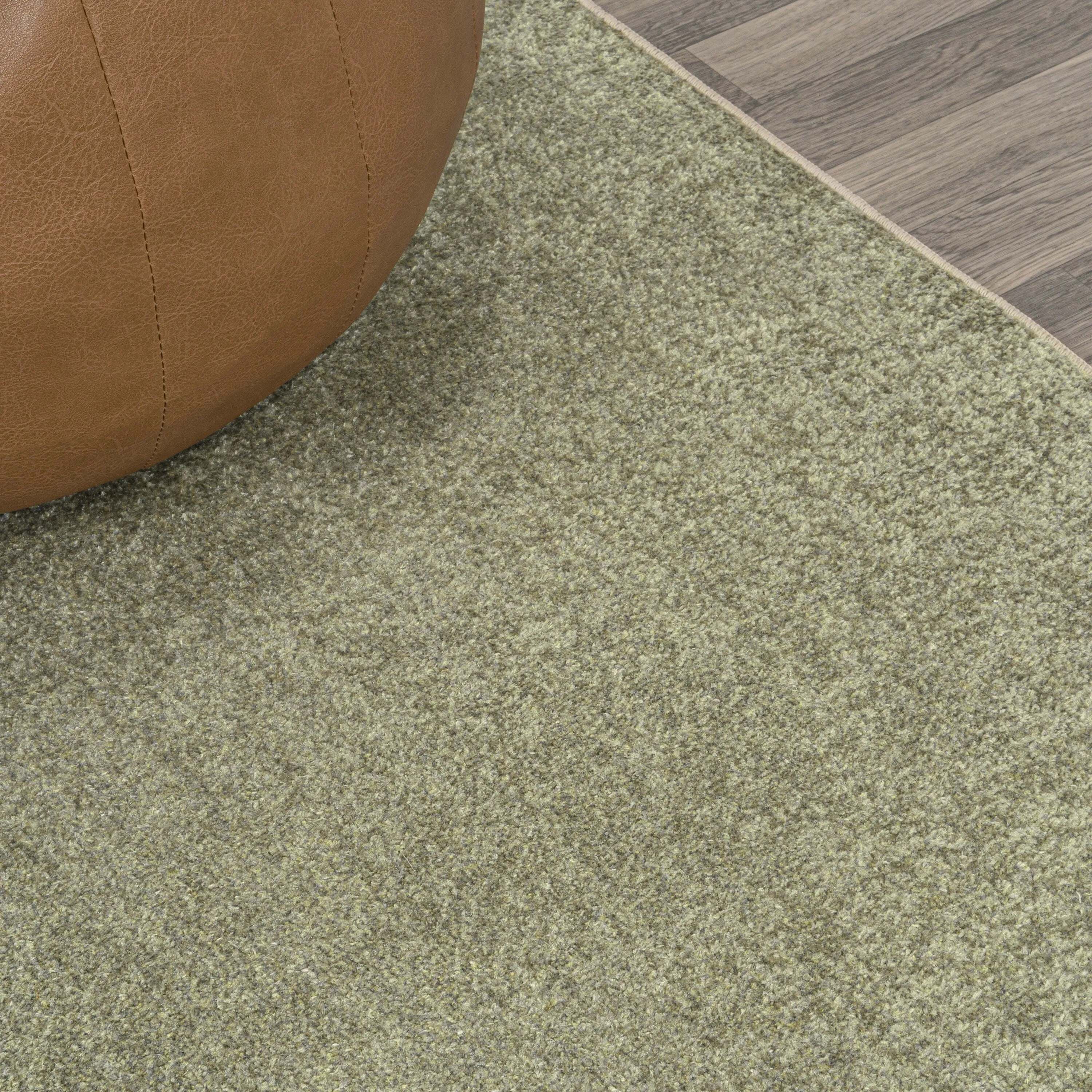 JONATHAN Y Fawning Classic Solid Low-Pile Machine-Washable Terra Area Rug