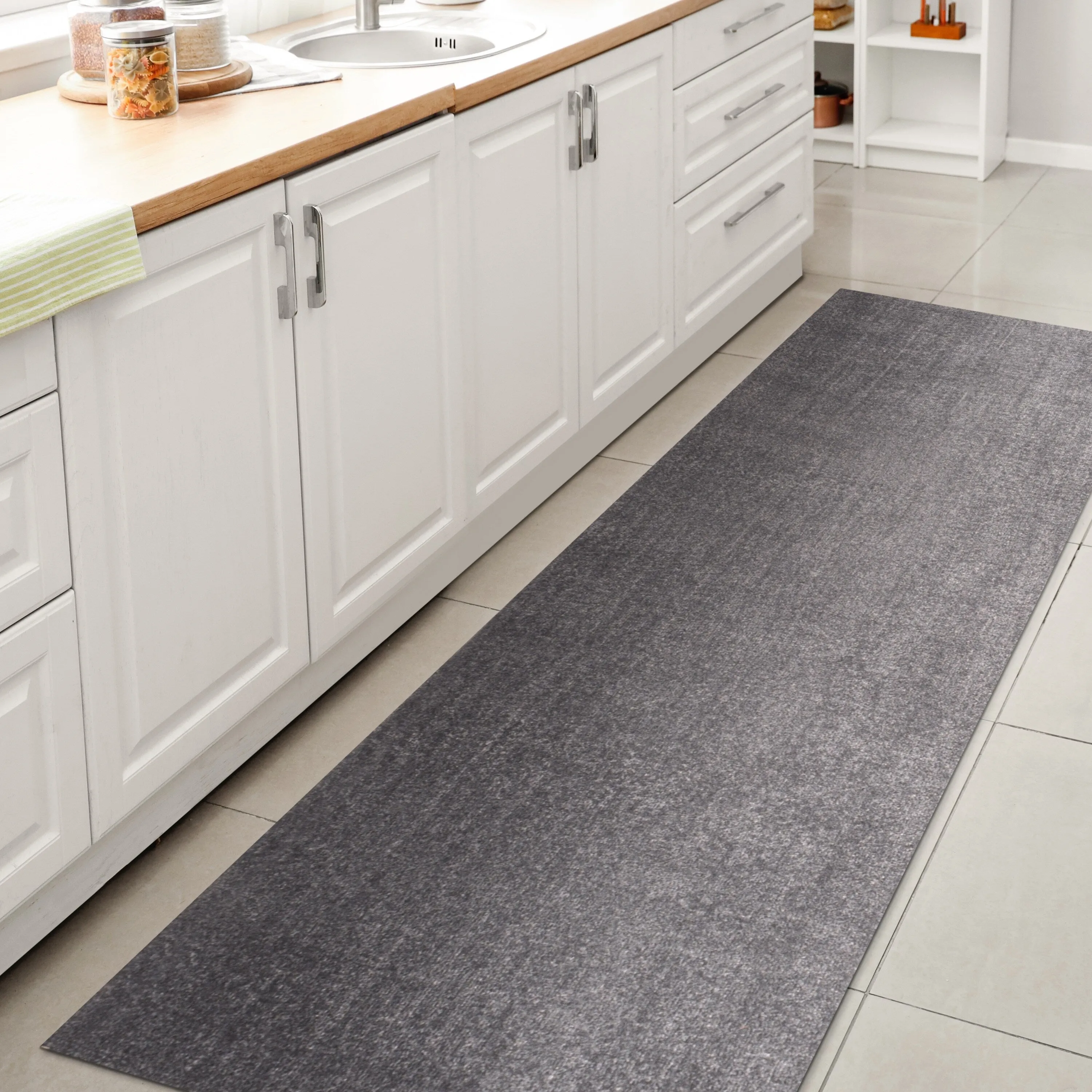 JONATHAN Y Fawning Classic Solid Low-Pile Machine-Washable Terra Area Rug