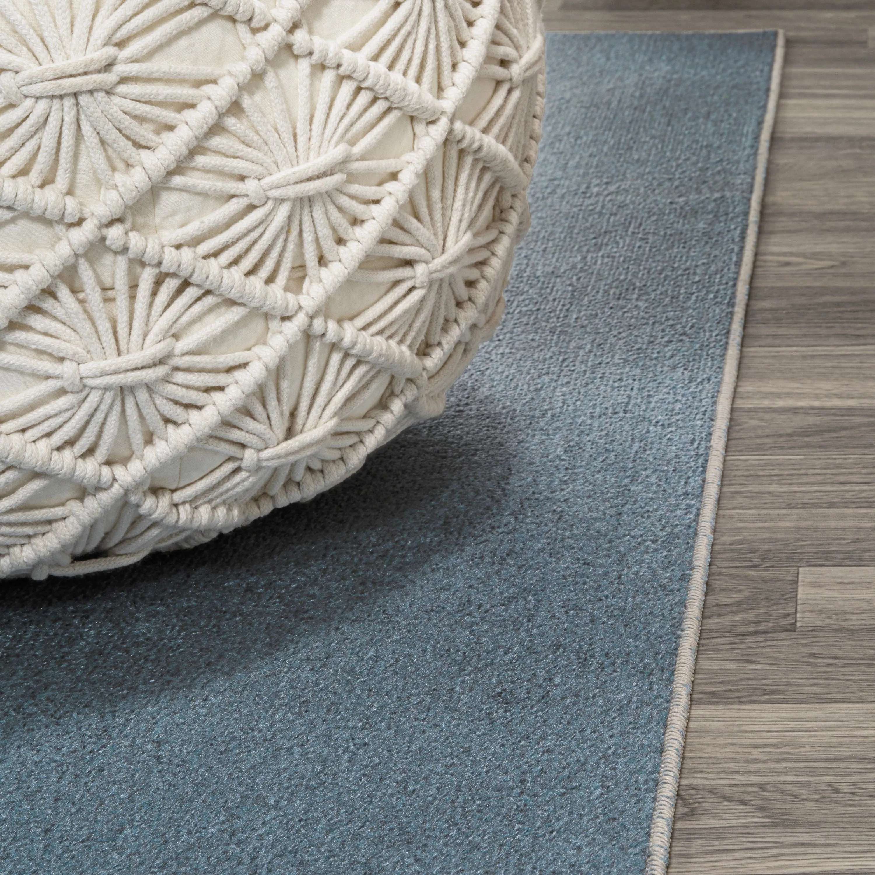 JONATHAN Y Fawning Classic Solid Low-Pile Machine-Washable Terra Area Rug