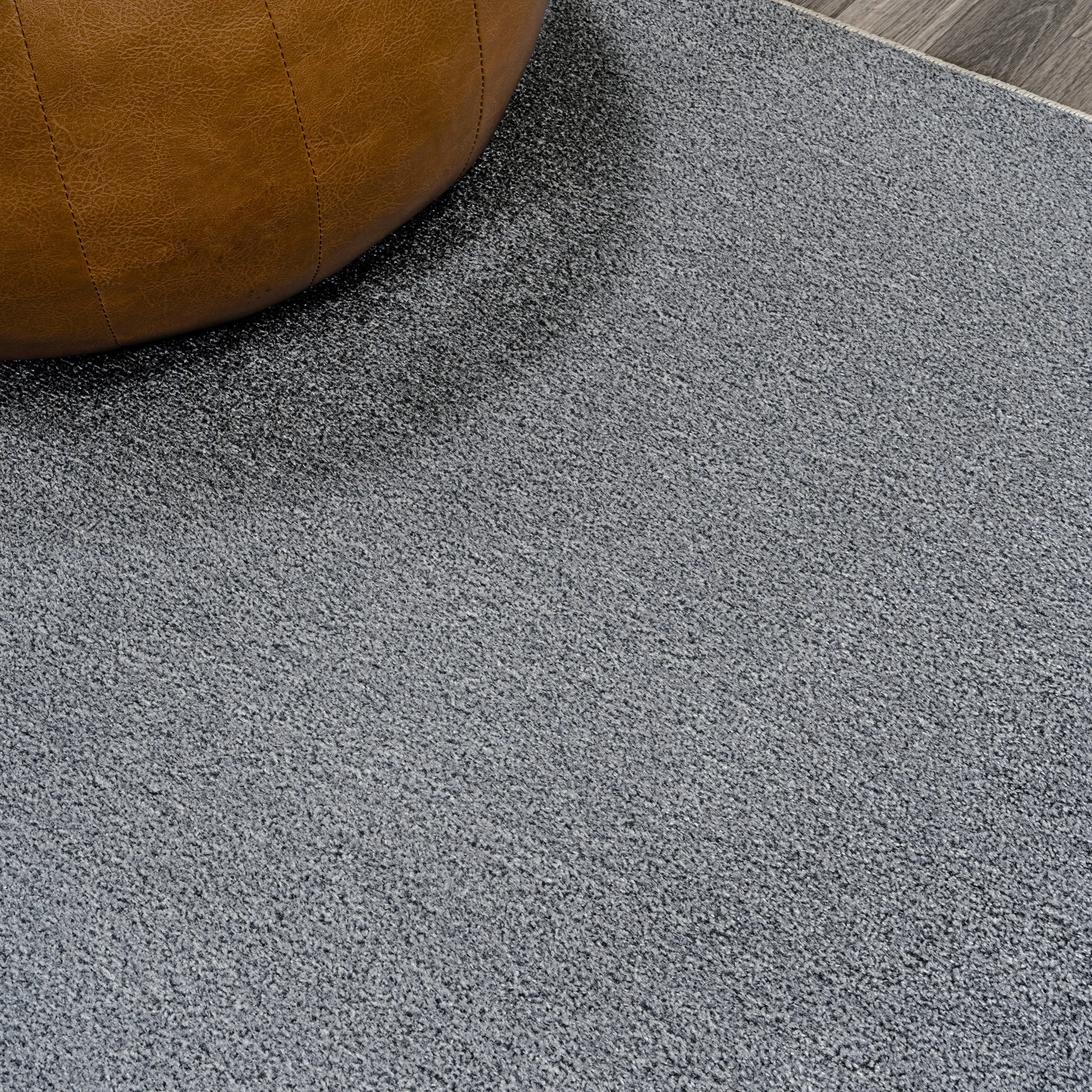 JONATHAN Y Fawning Classic Solid Low-Pile Machine-Washable Terra Area Rug