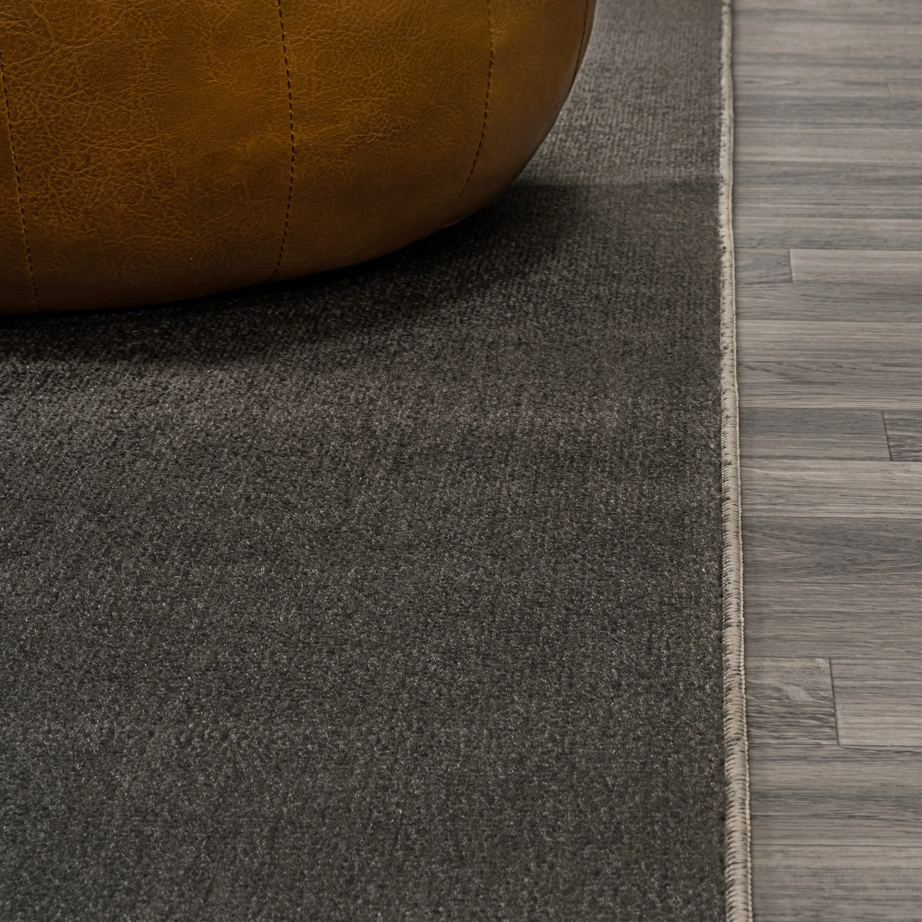 JONATHAN Y Fawning Classic Solid Low-Pile Machine-Washable Terra Area Rug