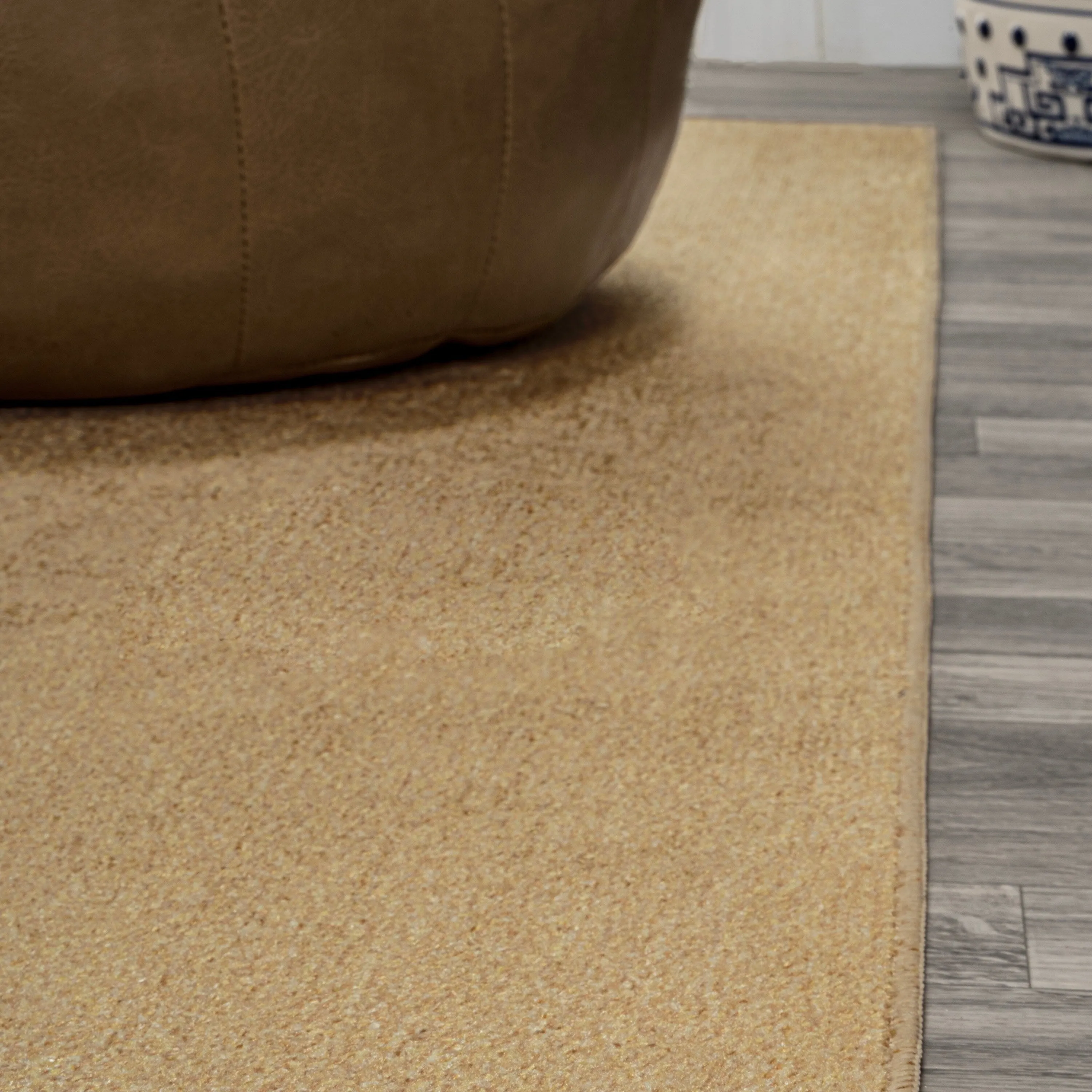 JONATHAN Y Fawning Classic Solid Low-Pile Machine-Washable Terra Area Rug
