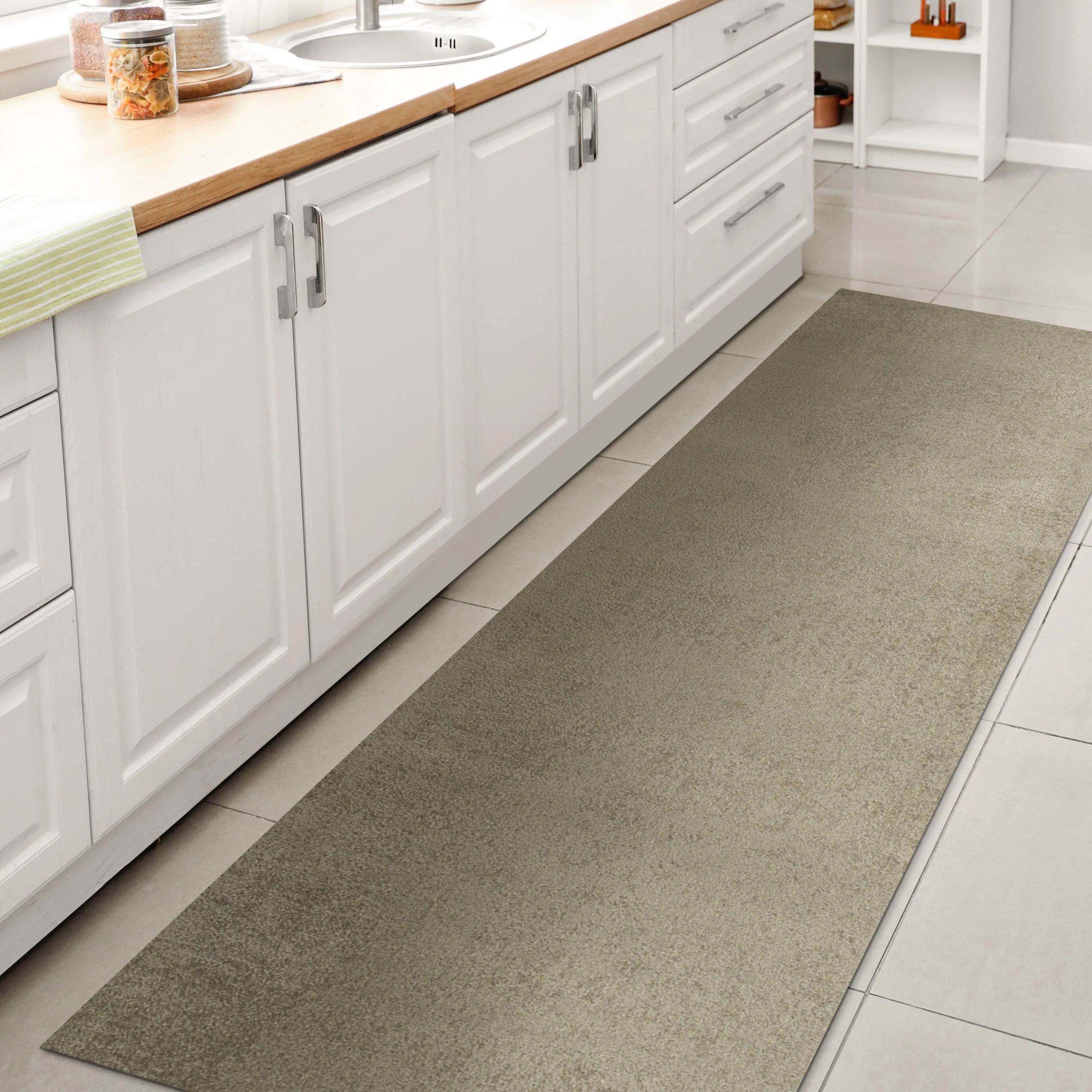 JONATHAN Y Fawning Classic Solid Low-Pile Machine-Washable Terra Area Rug