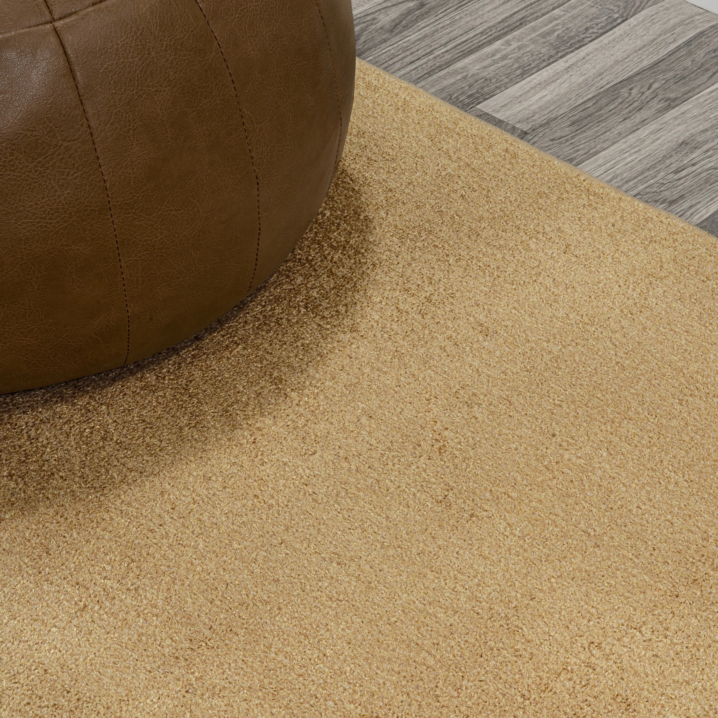 JONATHAN Y Fawning Classic Solid Low-Pile Machine-Washable Terra Area Rug