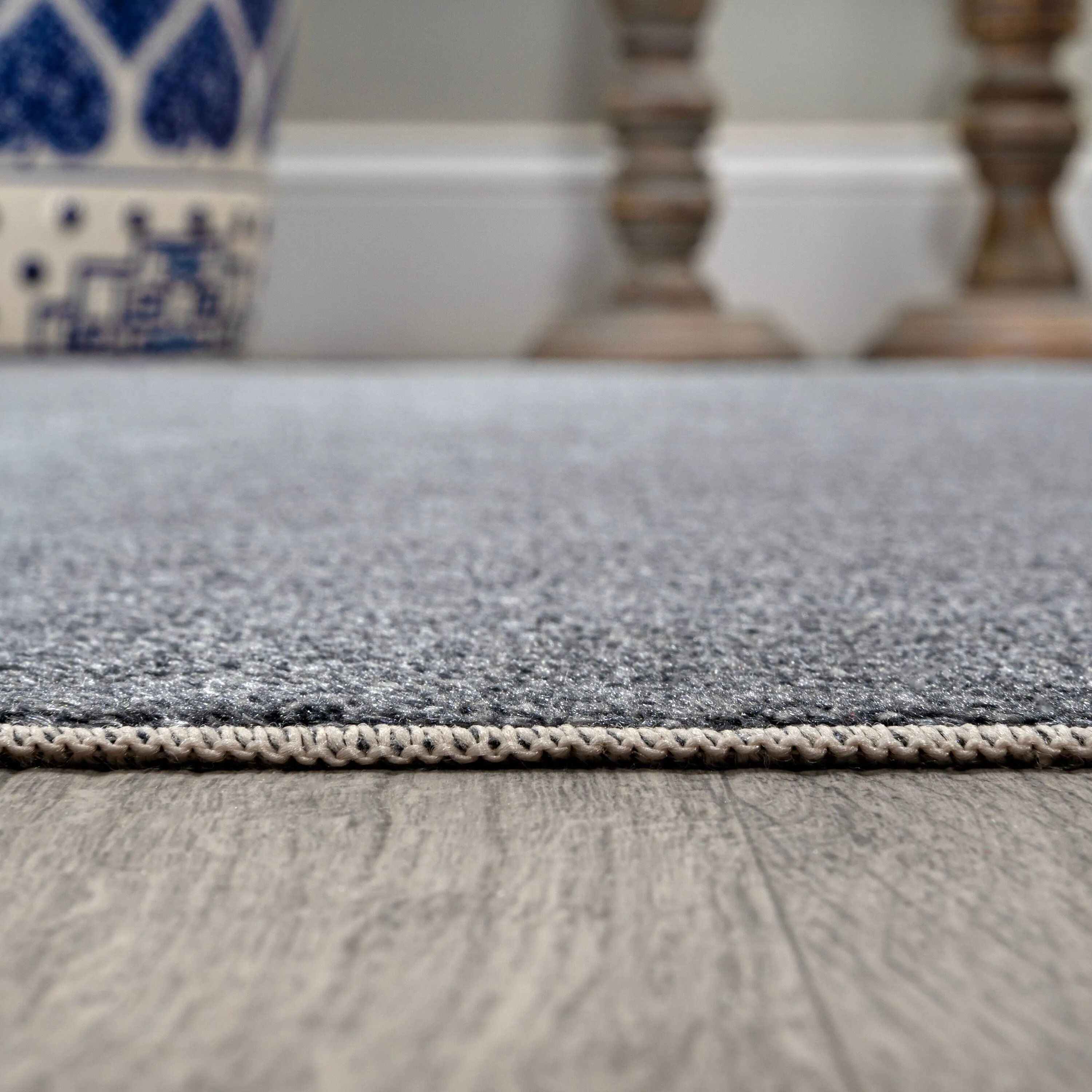 JONATHAN Y Fawning Classic Solid Low-Pile Machine-Washable Terra Area Rug