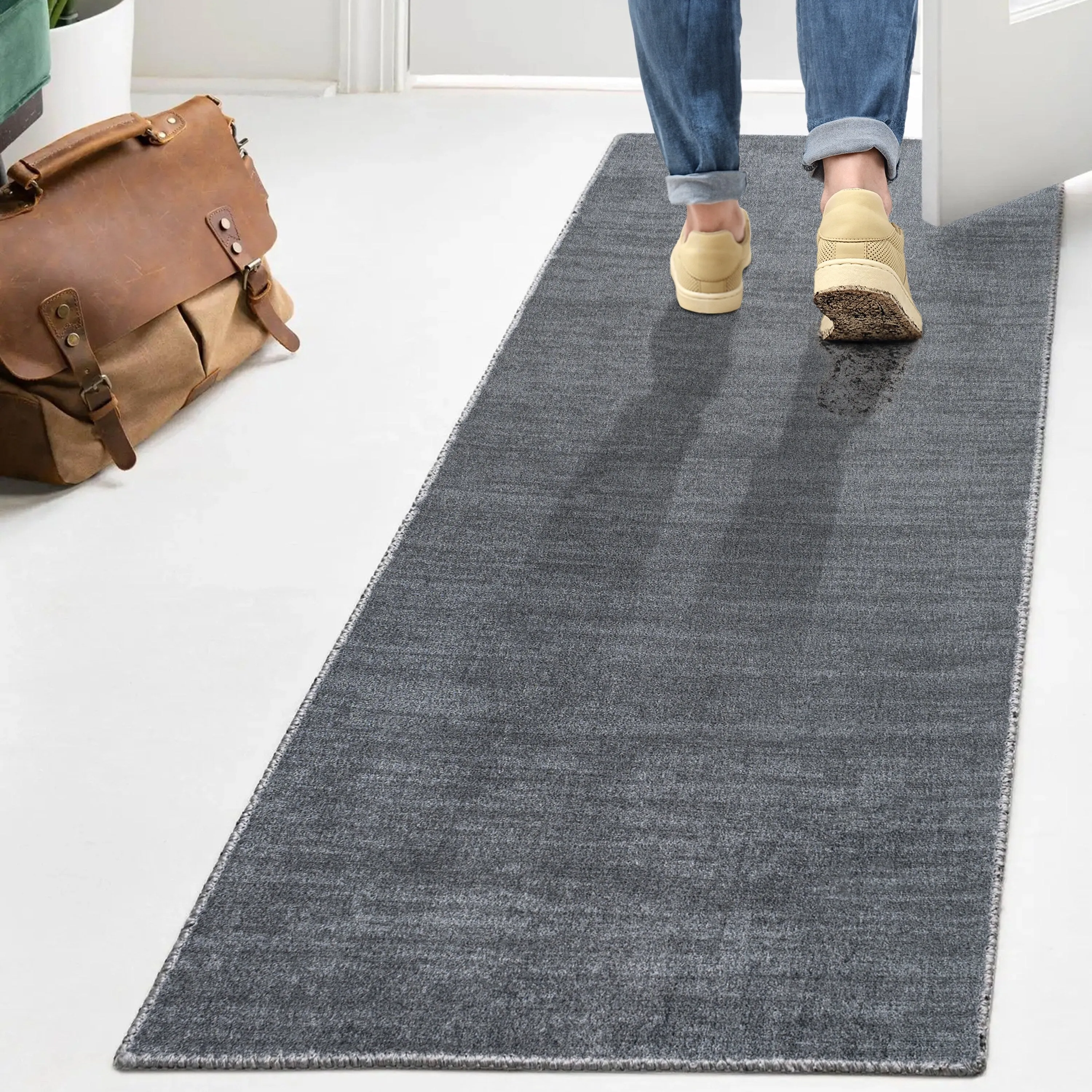JONATHAN Y Fawning Classic Solid Low-Pile Machine-Washable Terra Area Rug