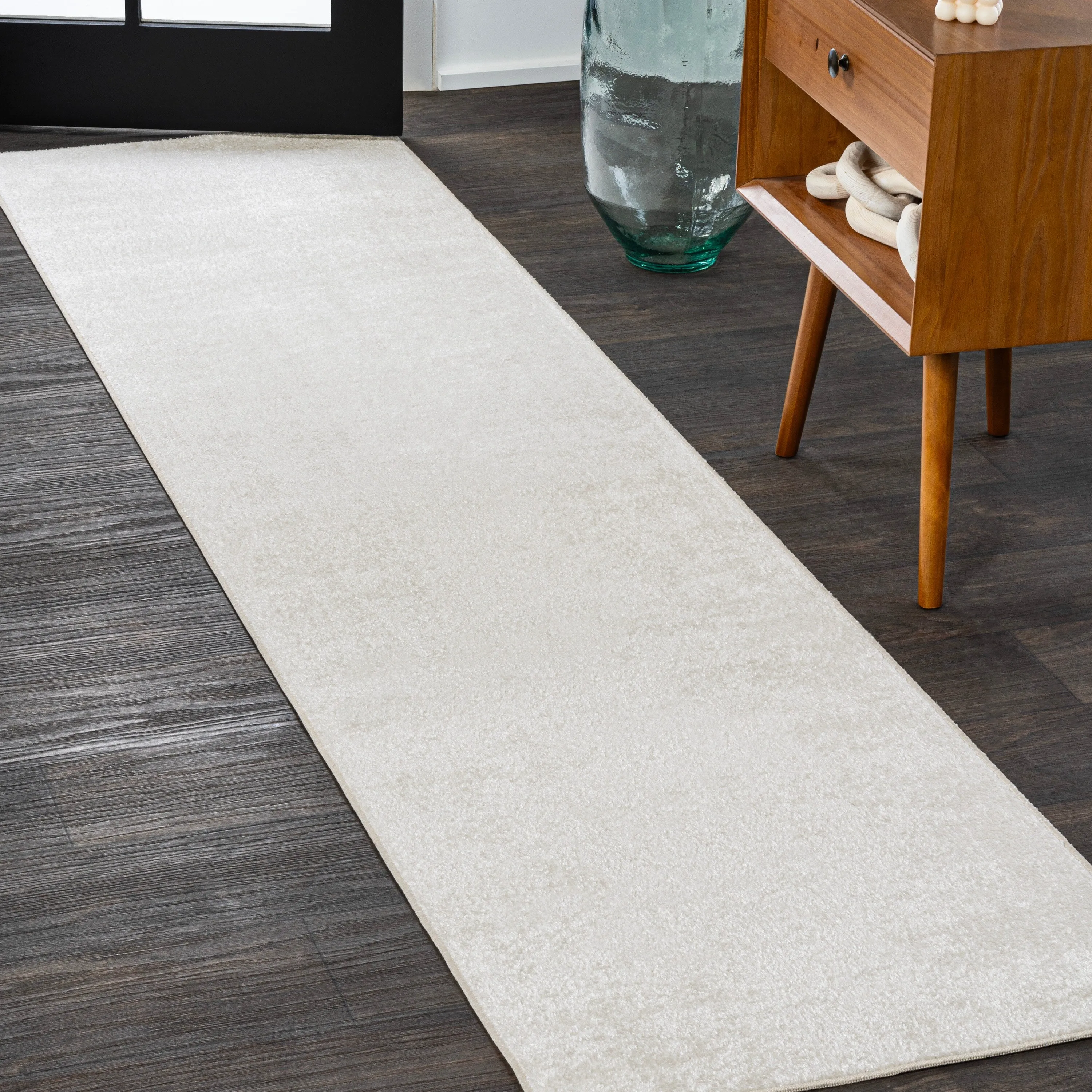 JONATHAN Y Fawning Classic Solid Low-Pile Machine-Washable Terra Area Rug