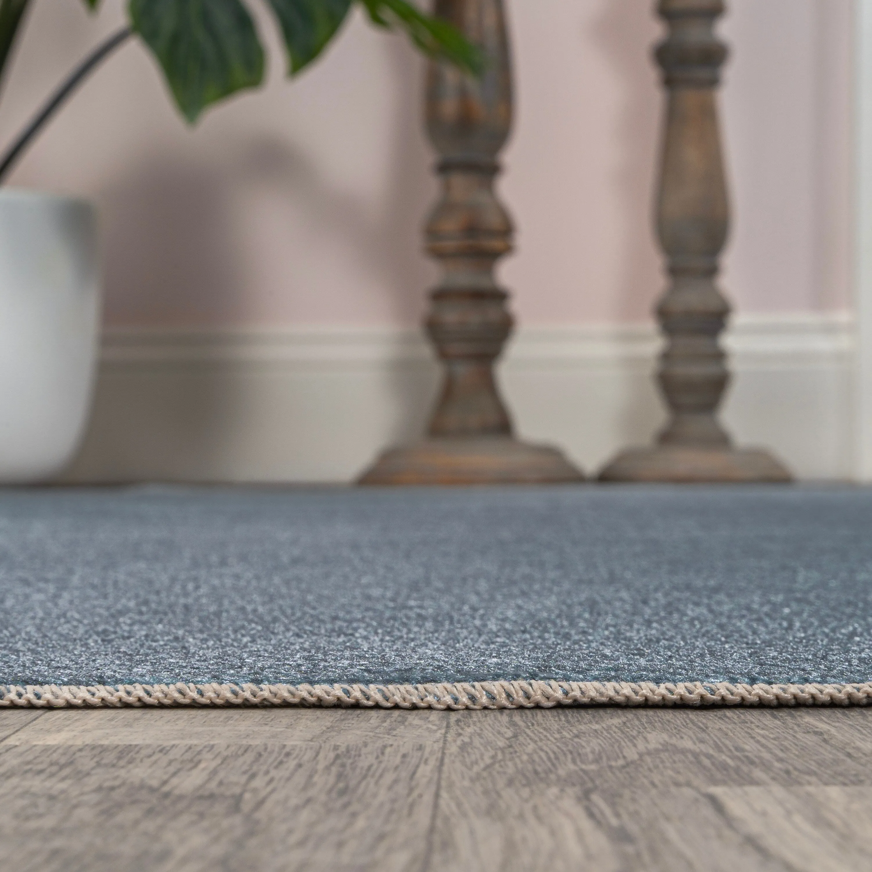JONATHAN Y Fawning Classic Solid Low-Pile Machine-Washable Terra Area Rug