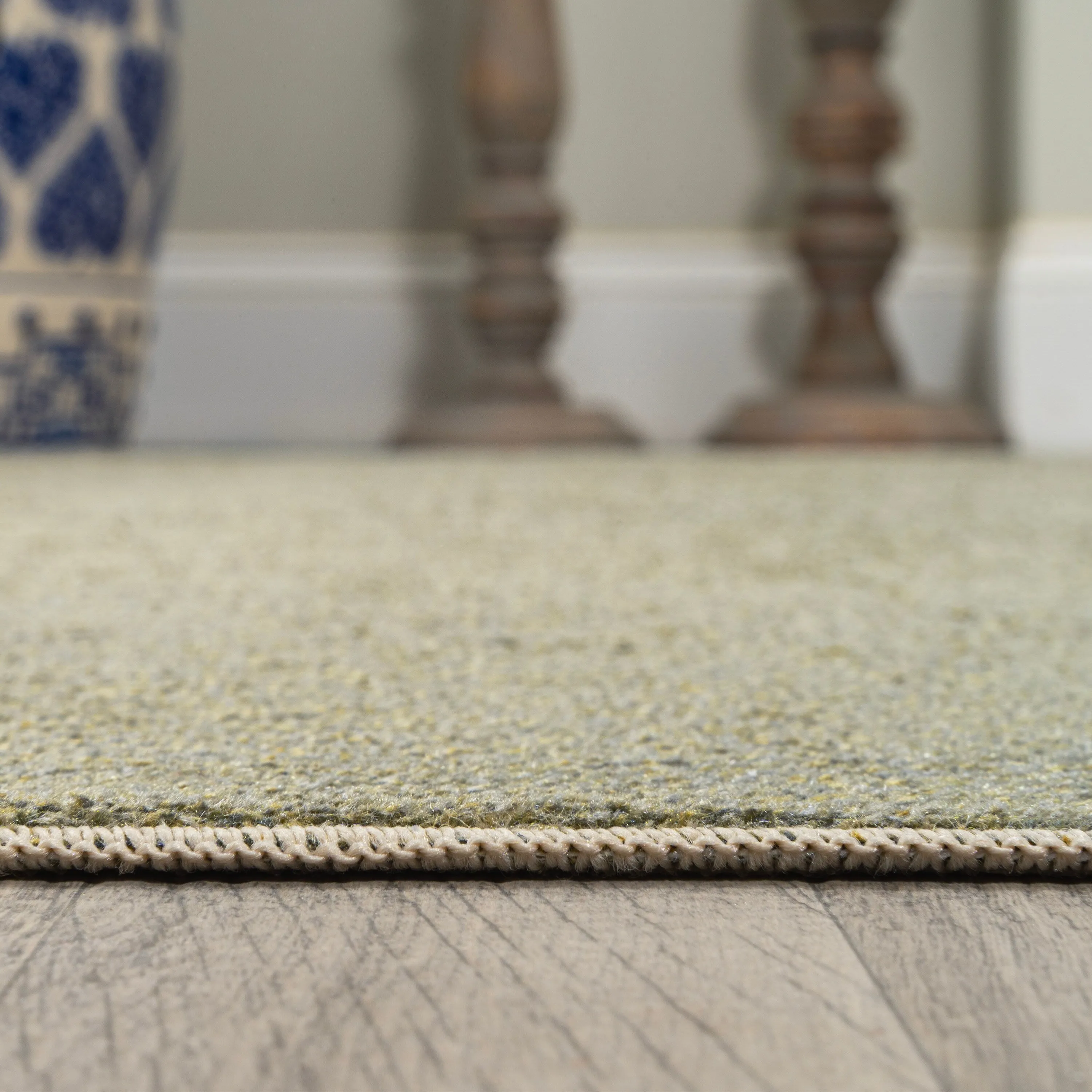 JONATHAN Y Fawning Classic Solid Low-Pile Machine-Washable Terra Area Rug