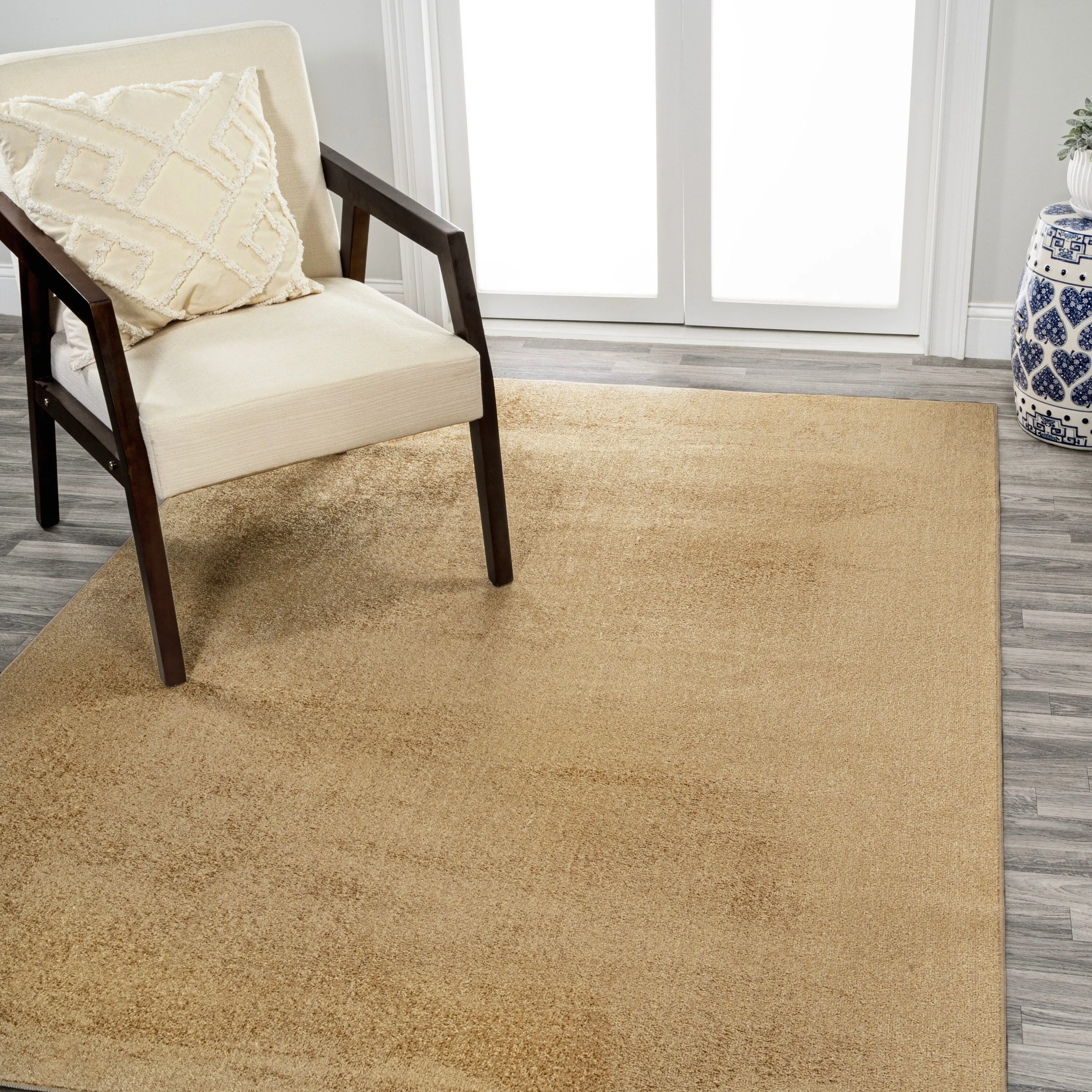 JONATHAN Y Fawning Classic Solid Low-Pile Machine-Washable Terra Area Rug