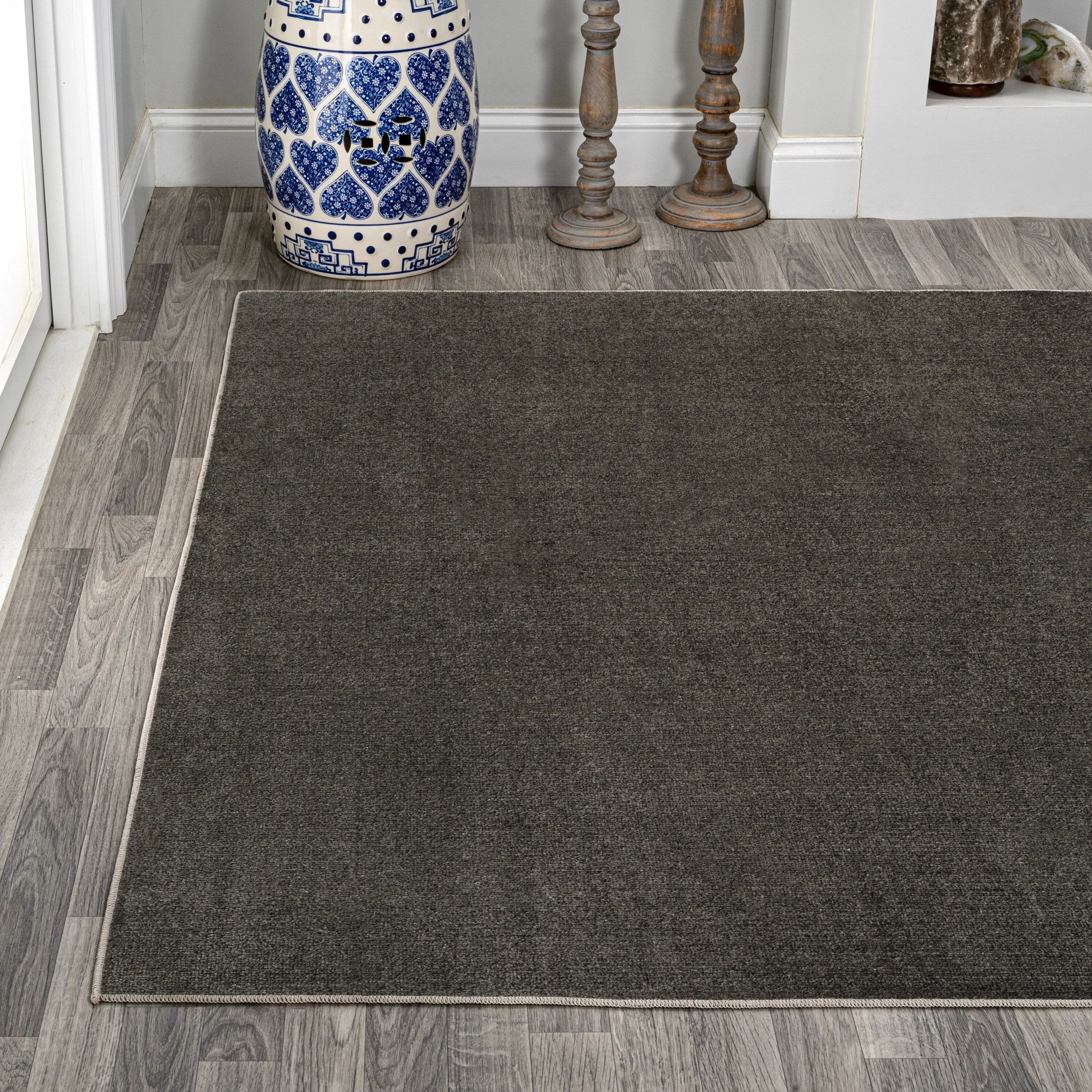 JONATHAN Y Fawning Classic Solid Low-Pile Machine-Washable Terra Area Rug
