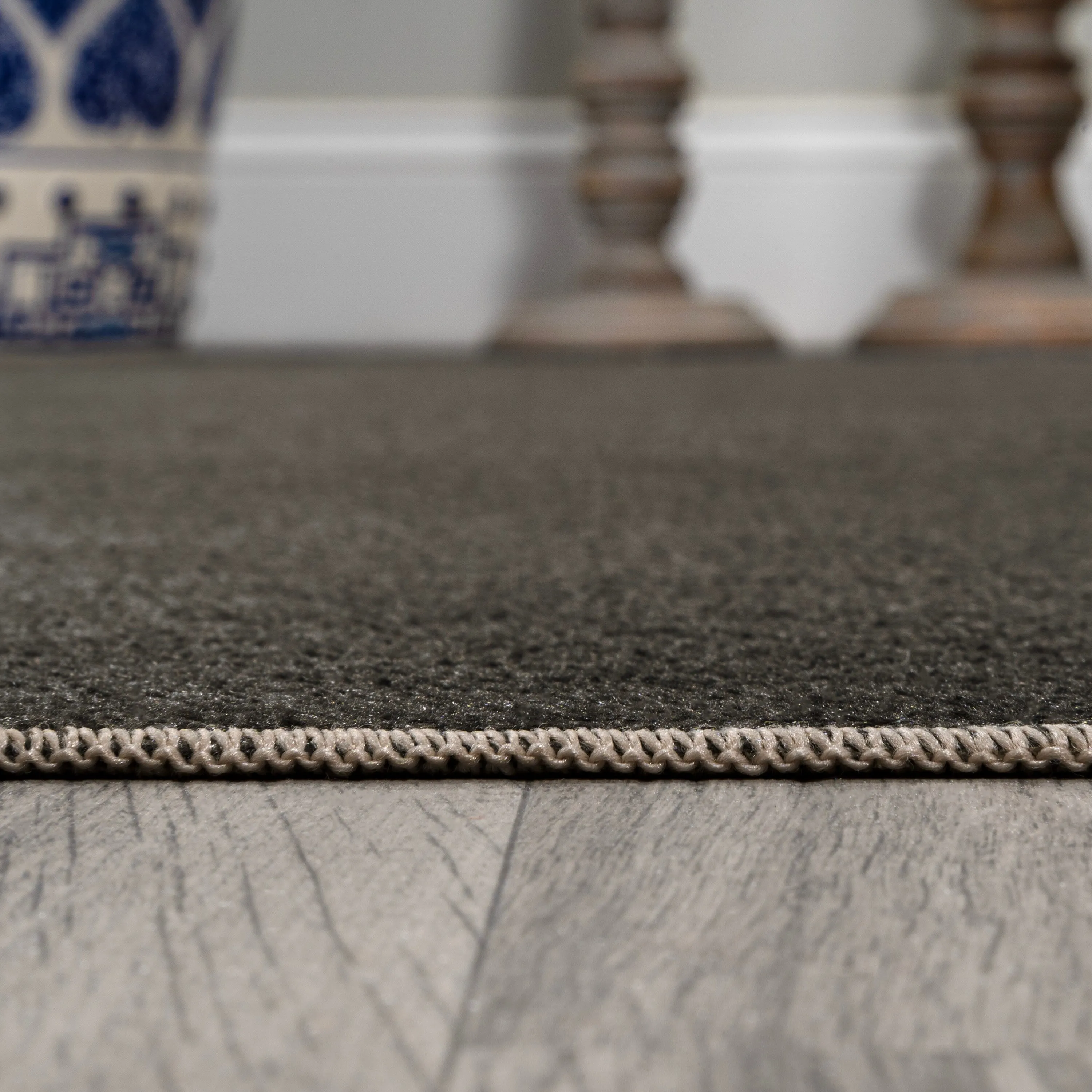 JONATHAN Y Fawning Classic Solid Low-Pile Machine-Washable Terra Area Rug