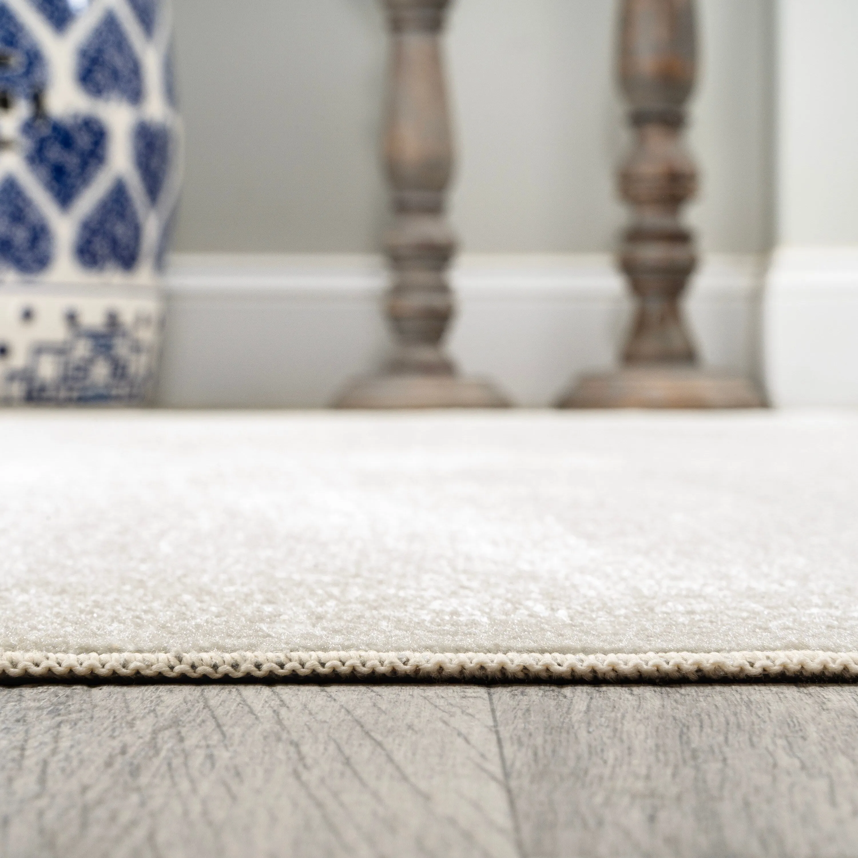 JONATHAN Y Fawning Classic Solid Low-Pile Machine-Washable Terra Area Rug