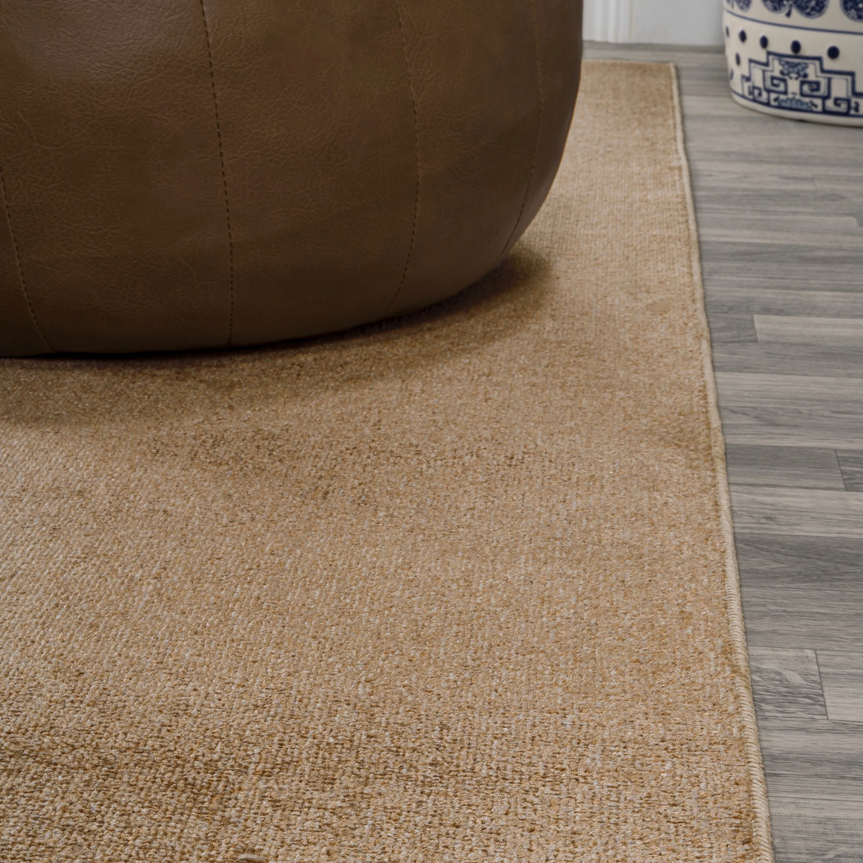JONATHAN Y Fawning Classic Solid Low-Pile Machine-Washable Terra Area Rug