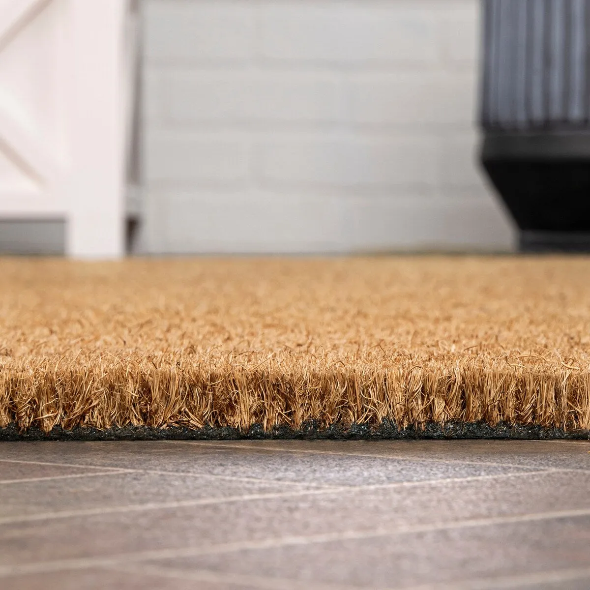JONATHAN Y Freya Classic Casual Commerical Natural Coir Light Brown Doormat