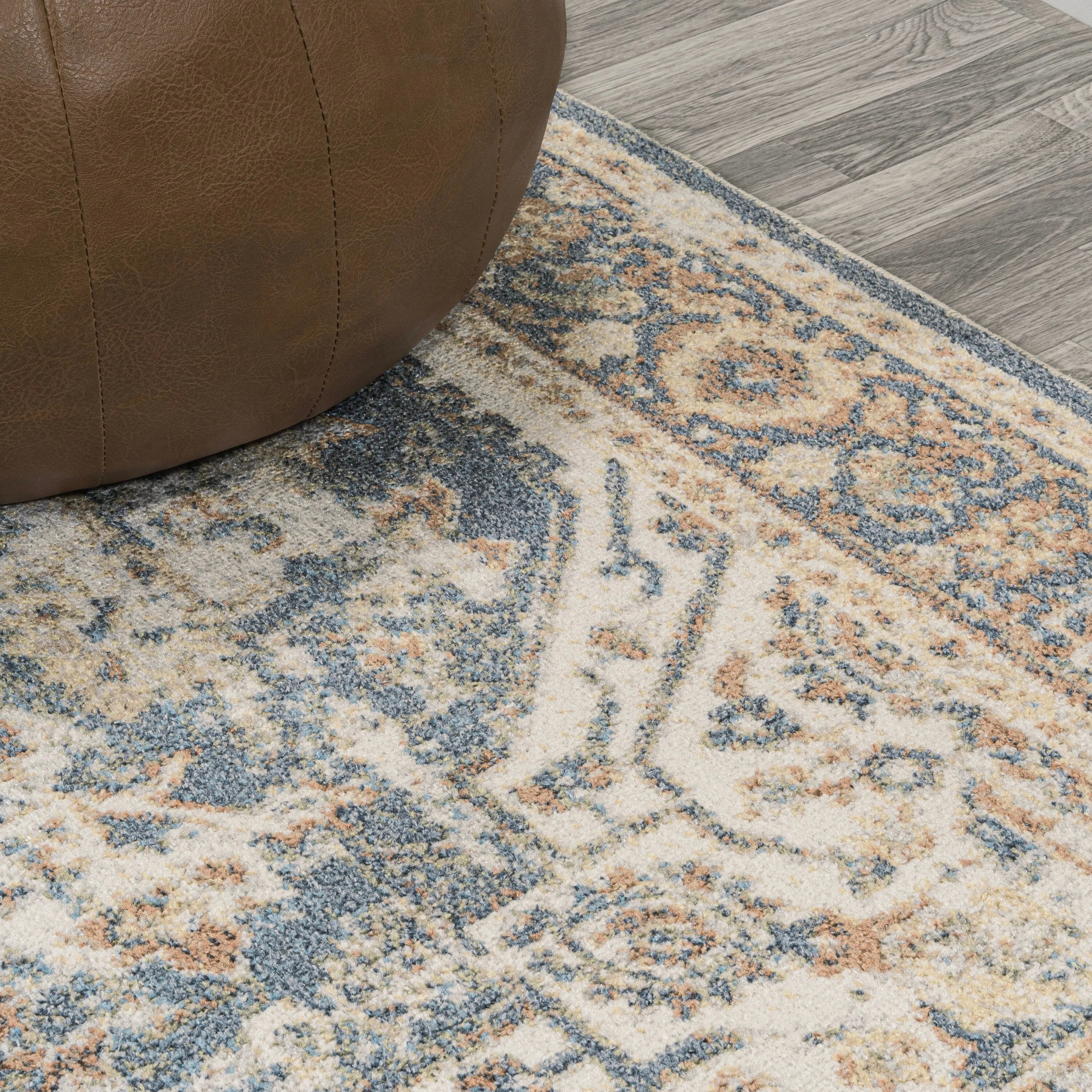 JONATHAN Y Pavel Bold Distressed Medallion Low-Pile Machine-Washable Area Rug