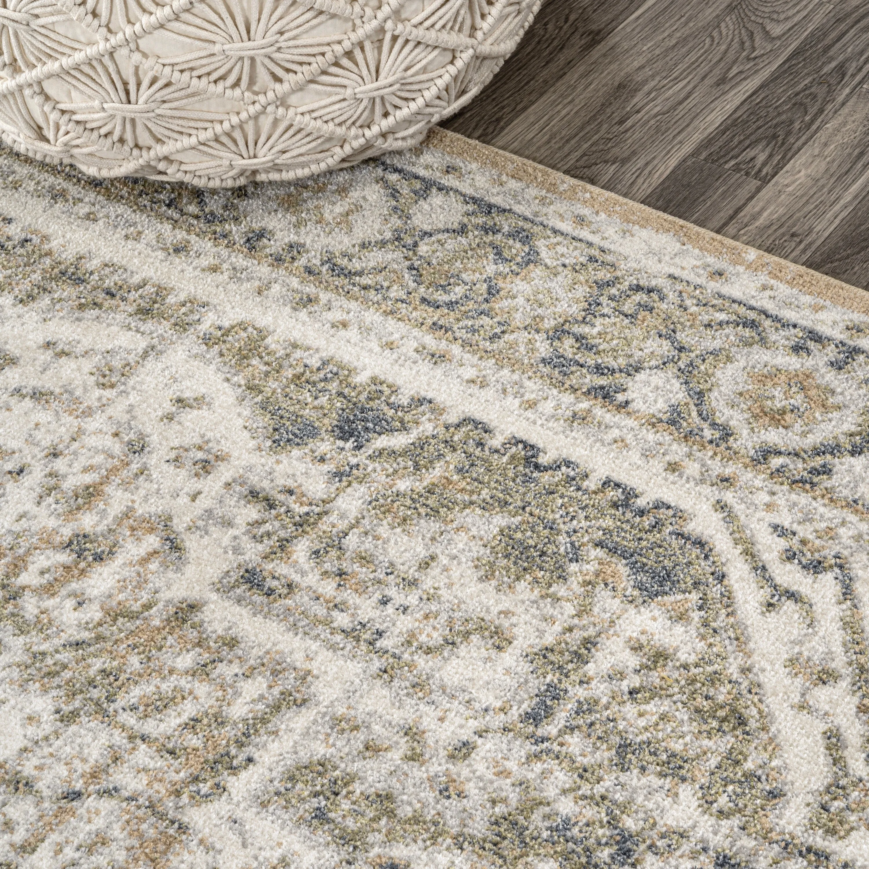JONATHAN Y Pavel Bold Distressed Medallion Low-Pile Machine-Washable Area Rug