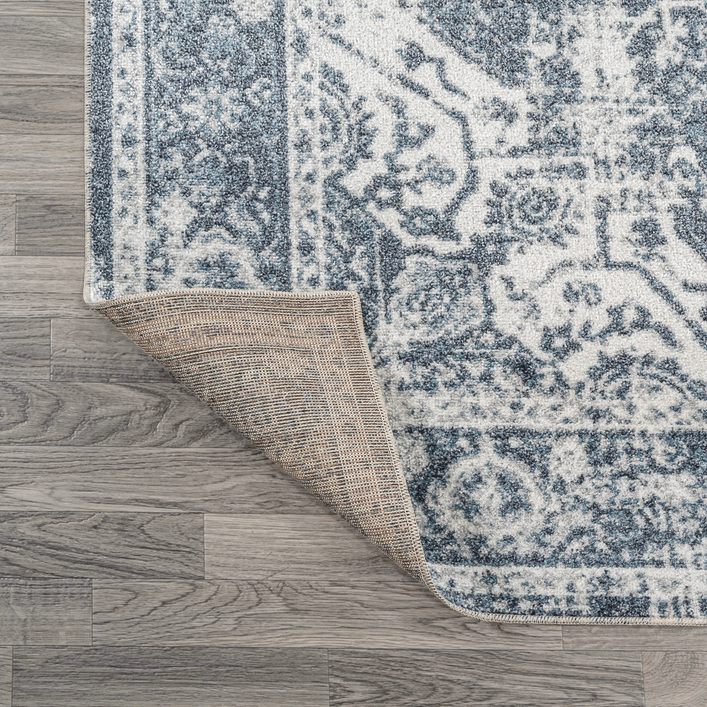JONATHAN Y Pavel Bold Distressed Medallion Low-Pile Machine-Washable Area Rug