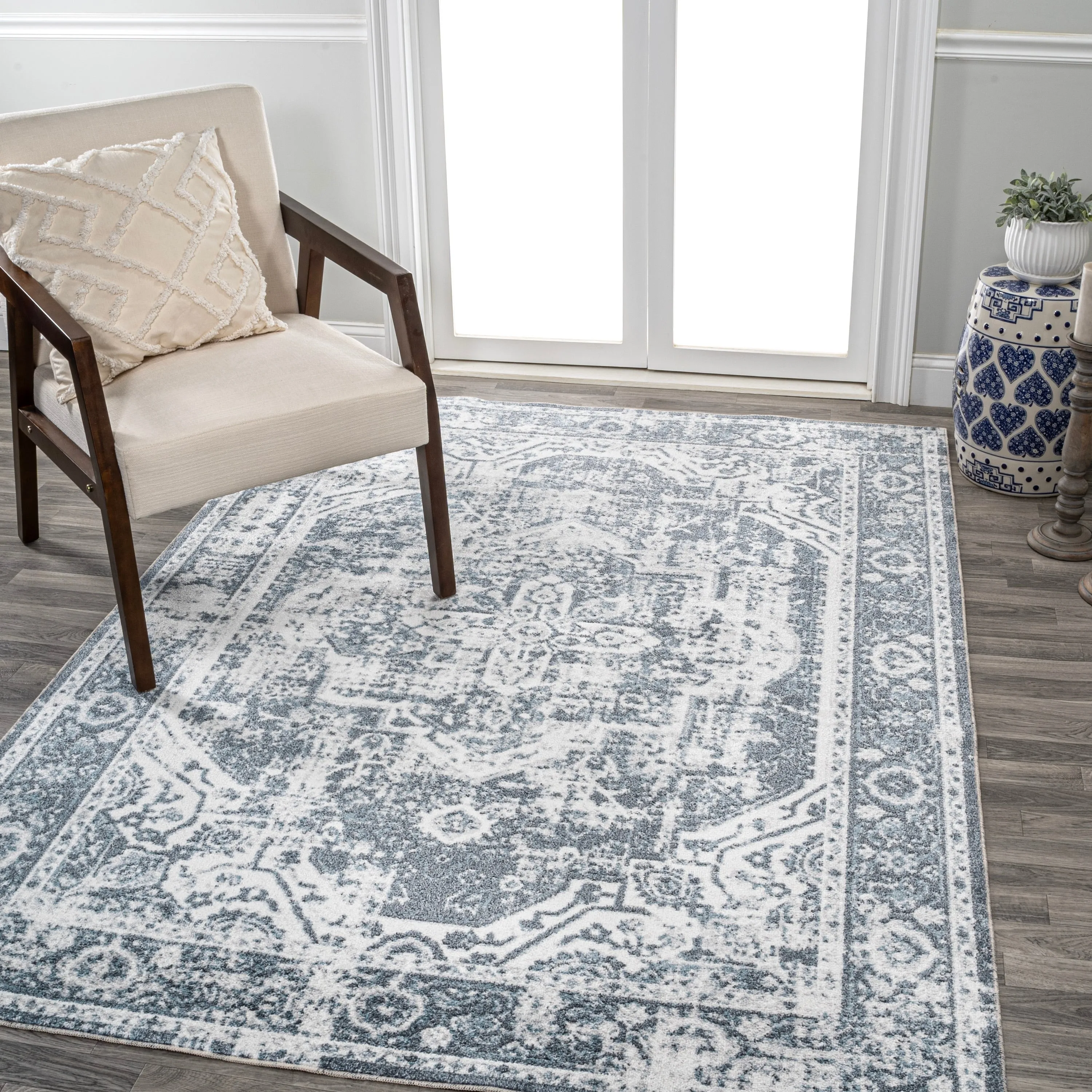 JONATHAN Y Pavel Bold Distressed Medallion Low-Pile Machine-Washable Area Rug