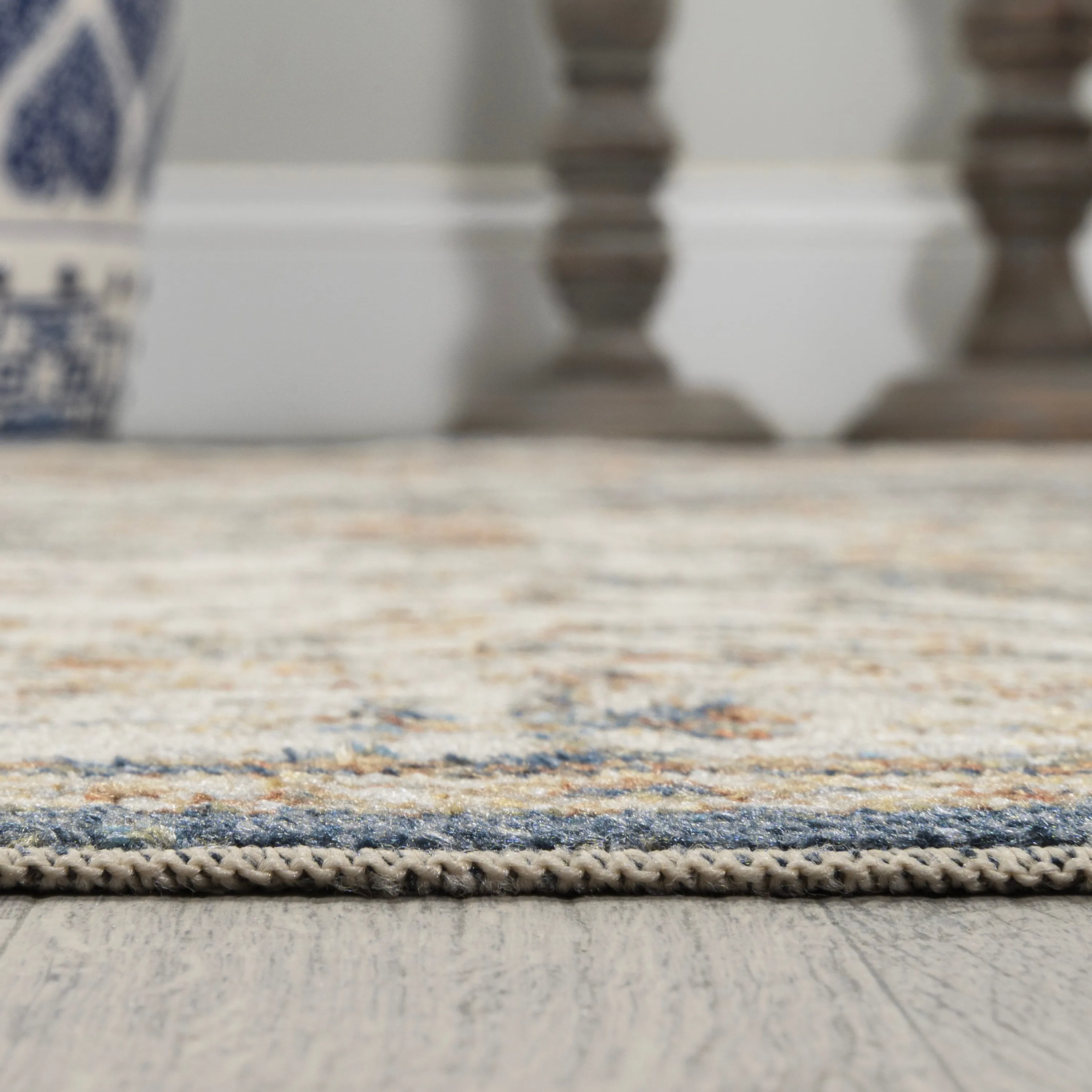 JONATHAN Y Pavel Bold Distressed Medallion Low-Pile Machine-Washable Area Rug