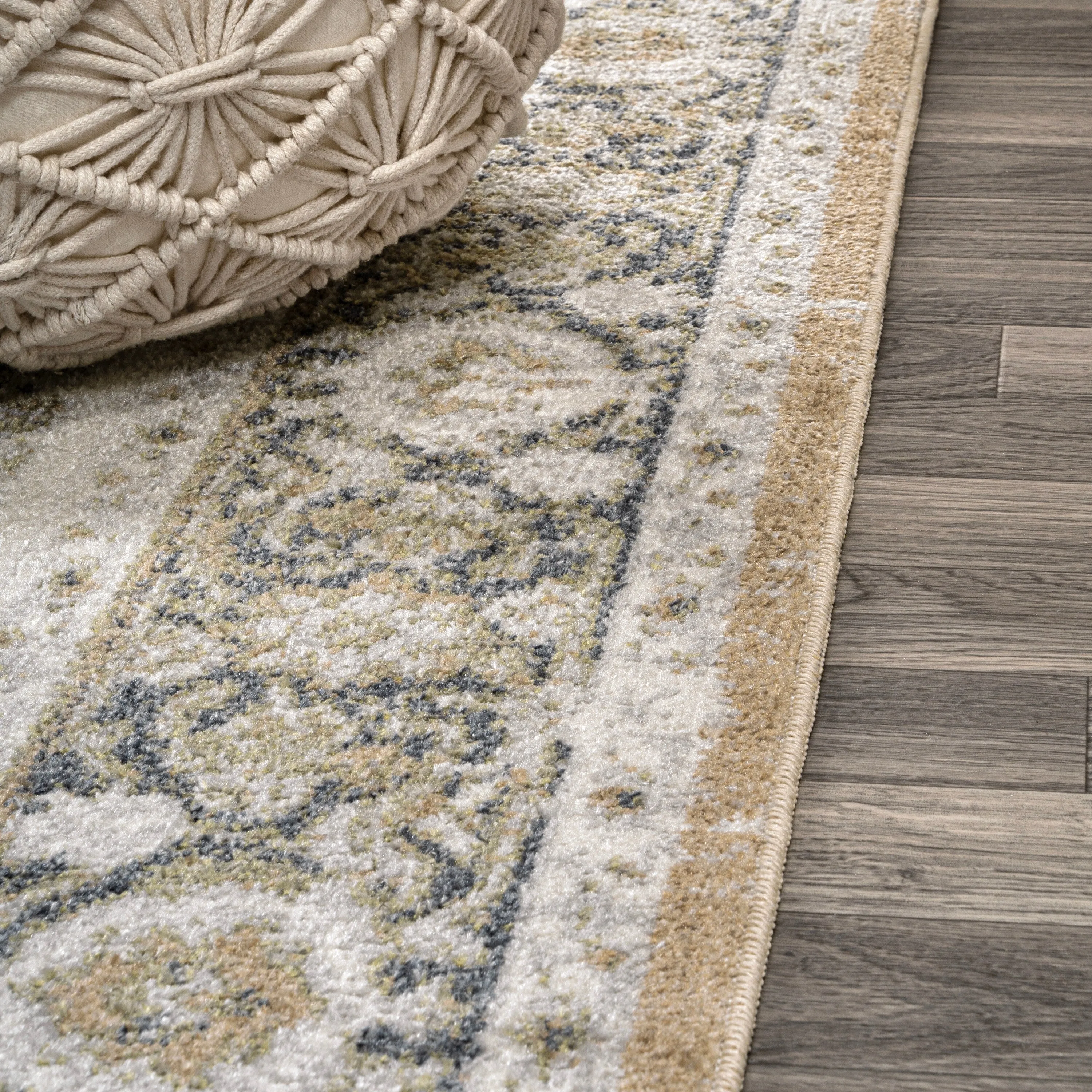JONATHAN Y Pavel Bold Distressed Medallion Low-Pile Machine-Washable Area Rug