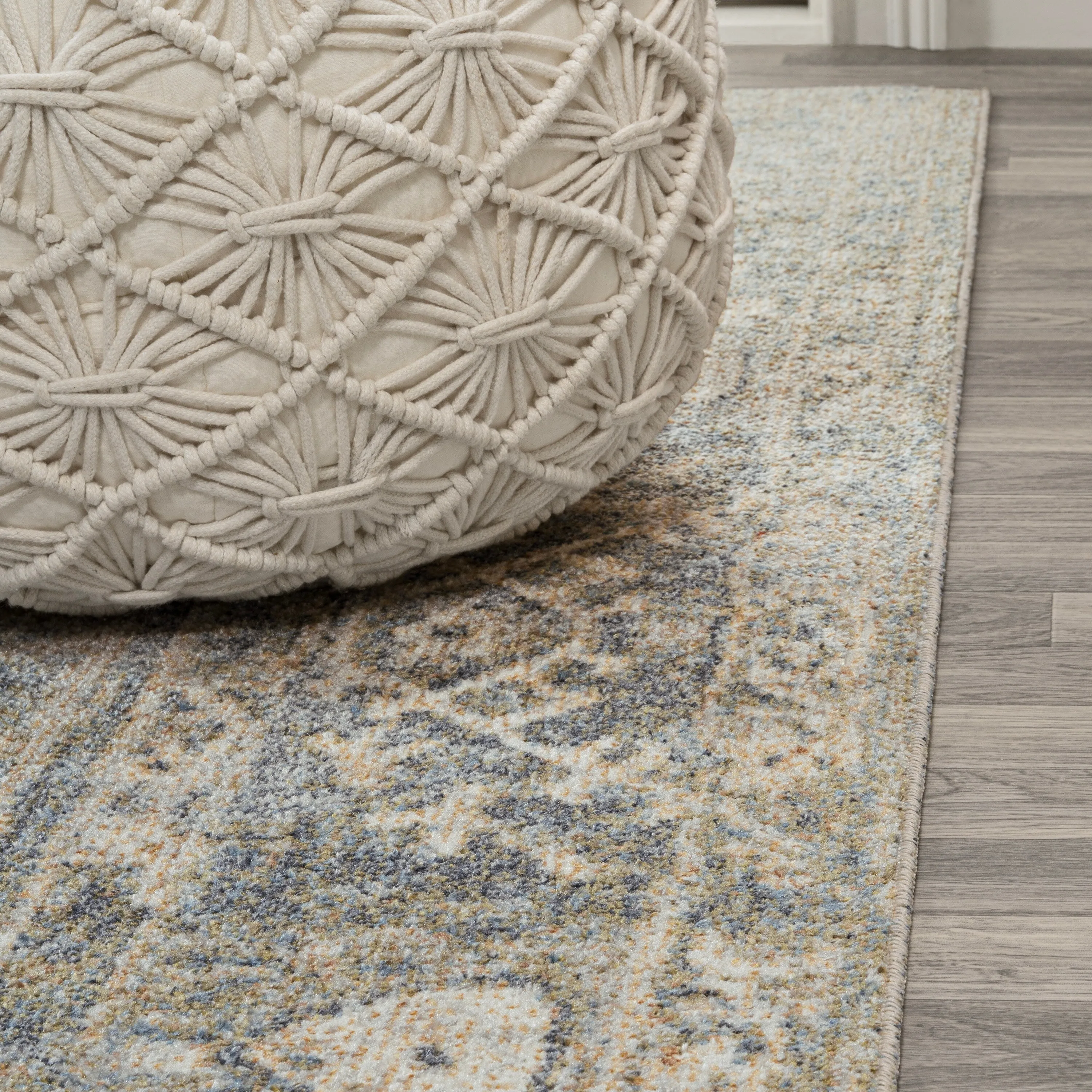 JONATHAN Y Shaii Distressed Medallion Low-Pile Machine-Washable Area Rug