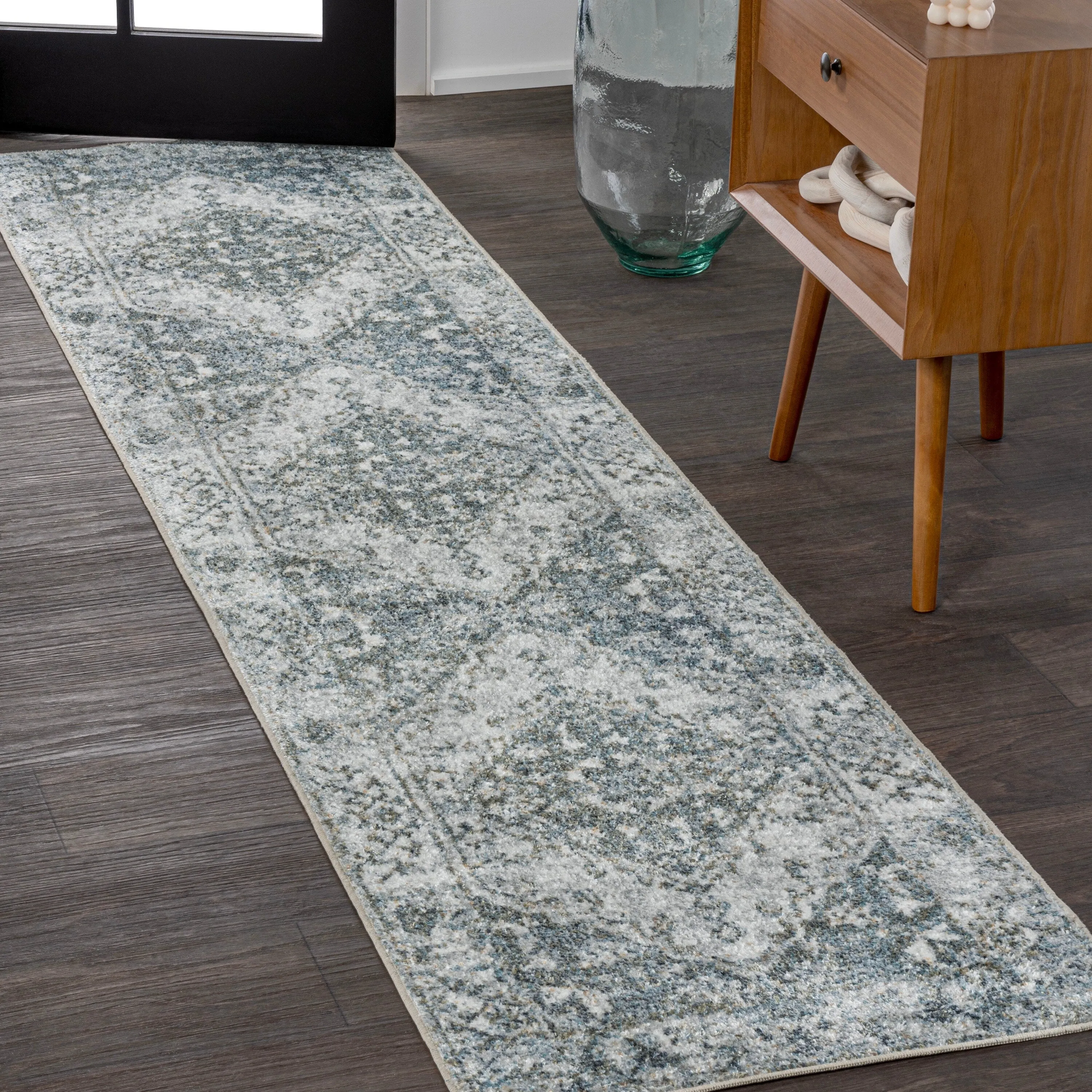 JONATHAN Y Shaii Distressed Medallion Low-Pile Machine-Washable Area Rug