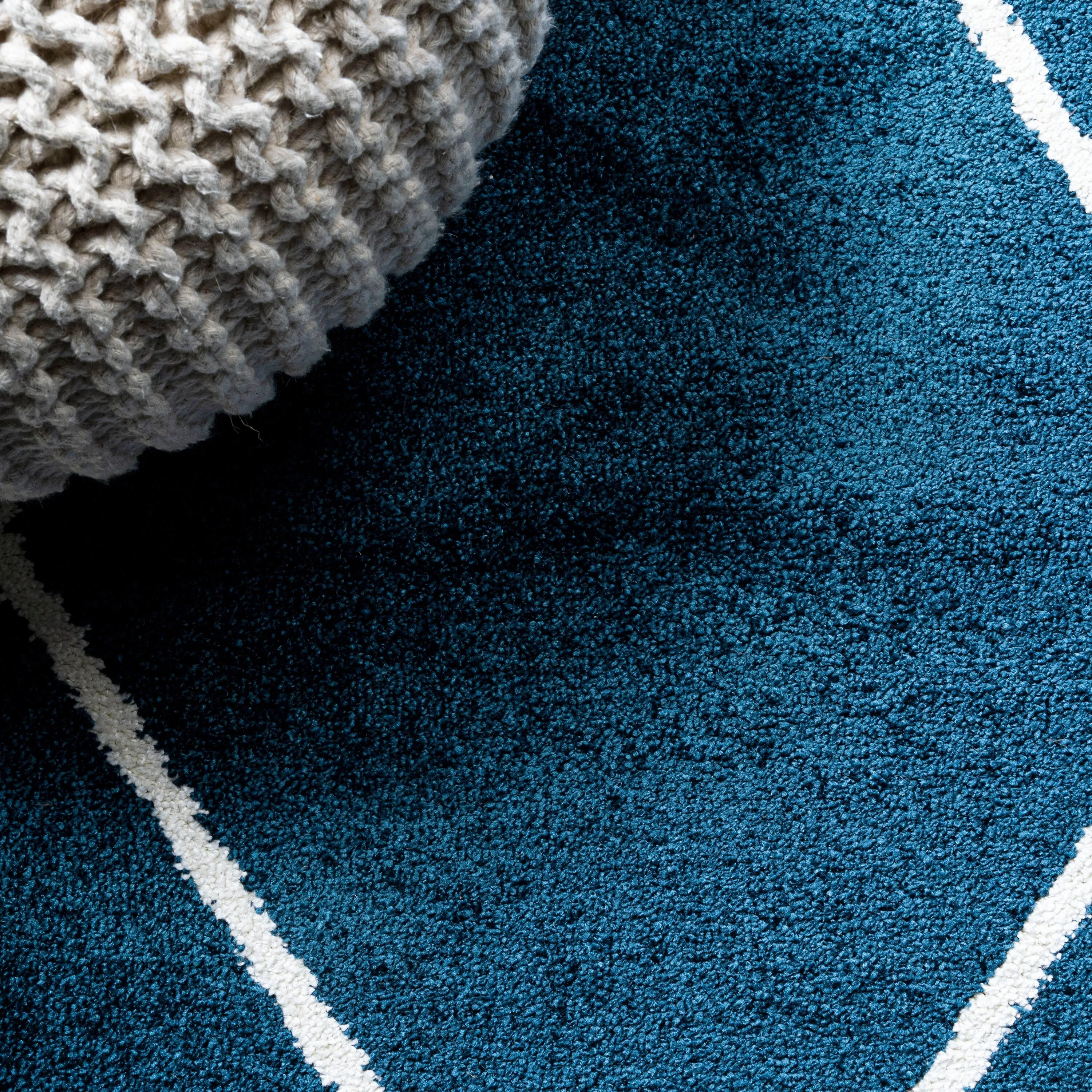 JONATHAN Y Viscon Minimalist Diamond Trellis Area Rug