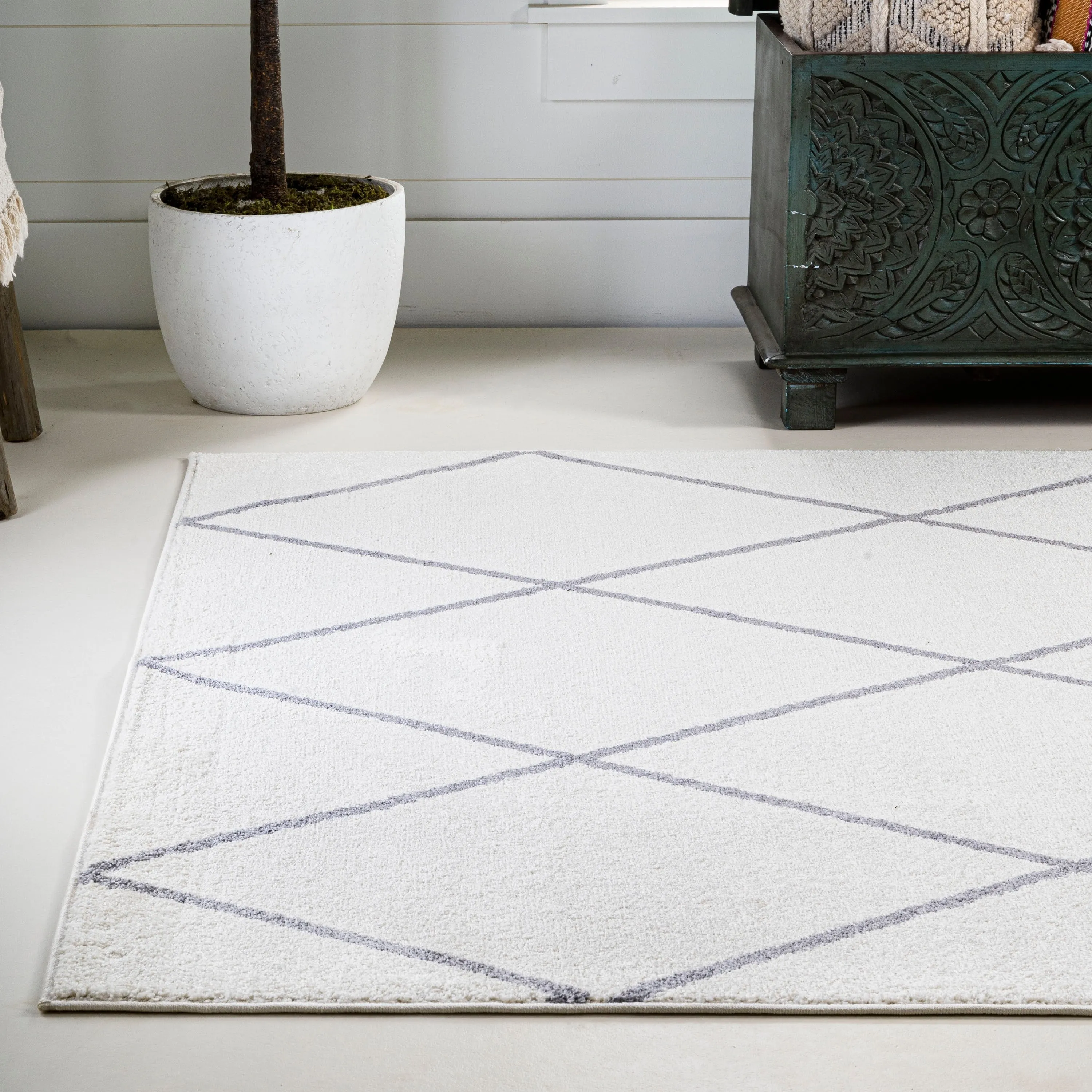 JONATHAN Y Viscon Minimalist Diamond Trellis Area Rug