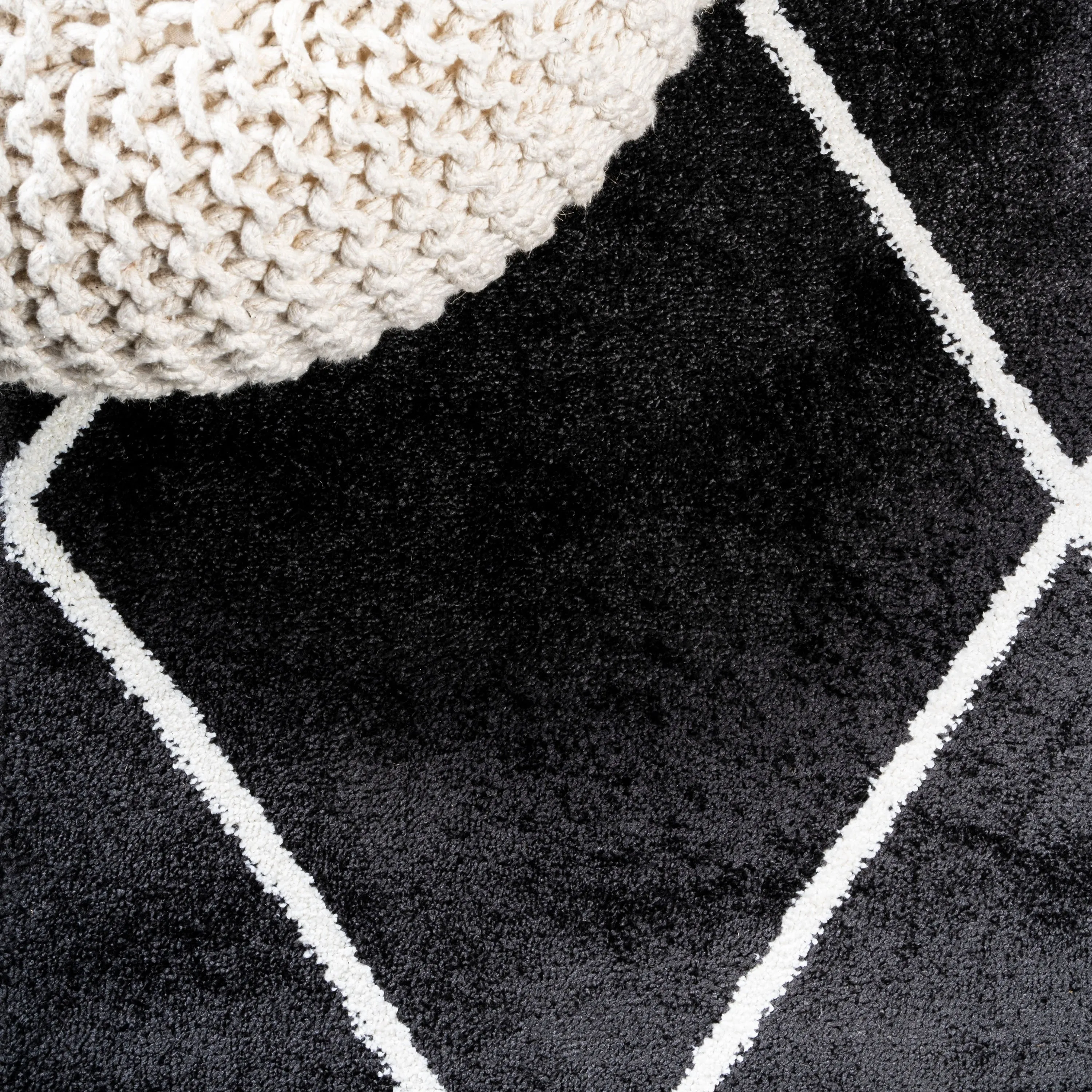 JONATHAN Y Viscon Minimalist Diamond Trellis Area Rug