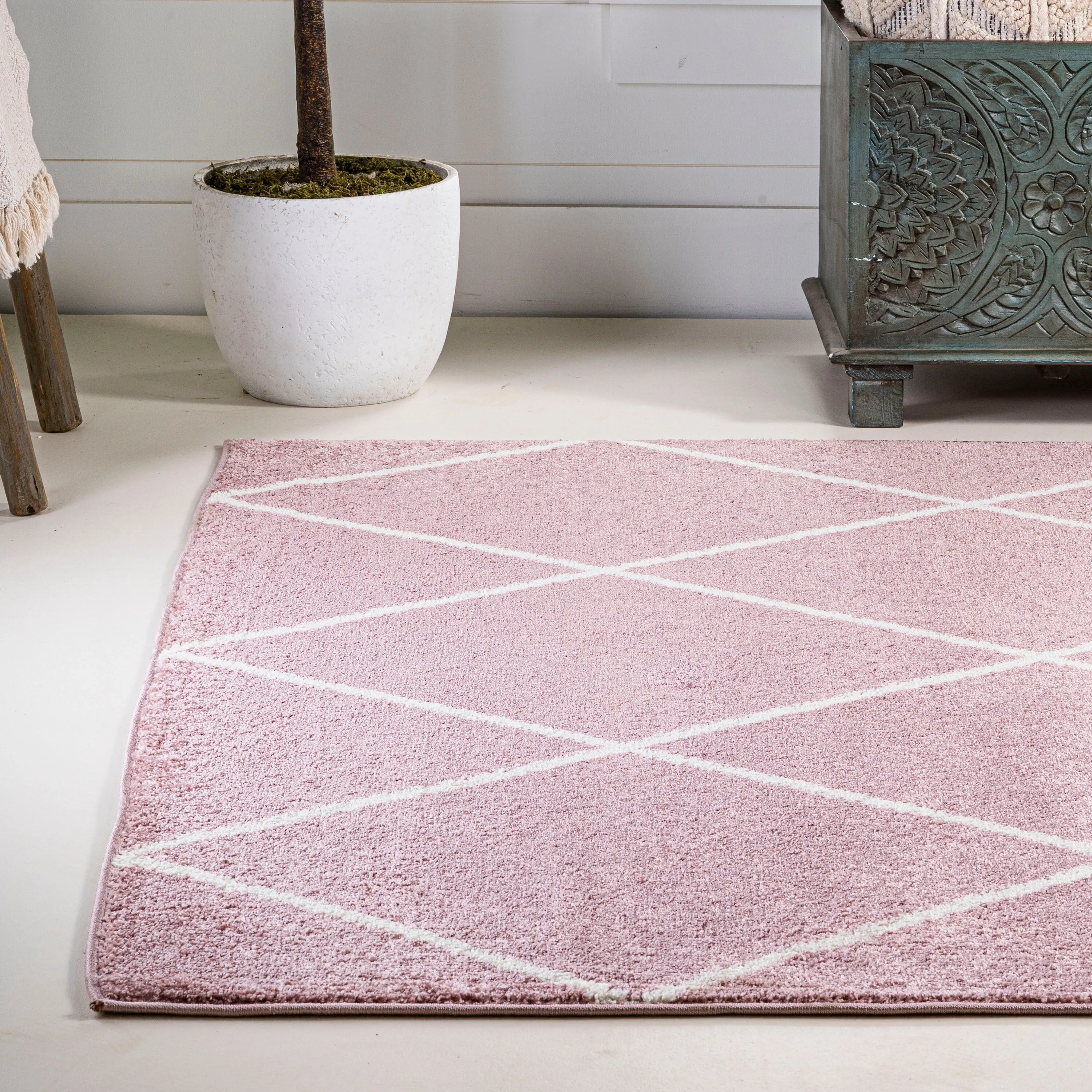 JONATHAN Y Viscon Minimalist Diamond Trellis Area Rug