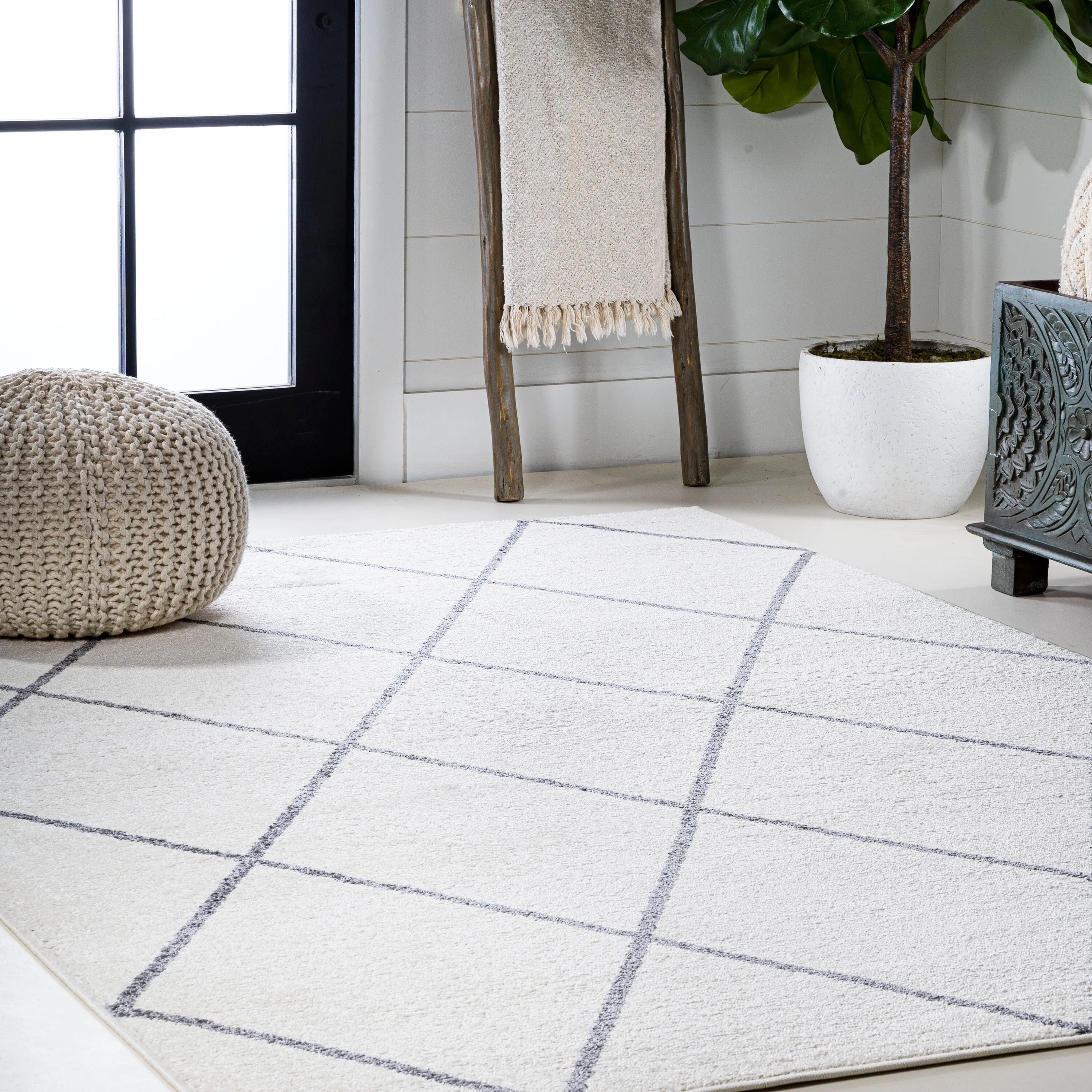 JONATHAN Y Viscon Minimalist Diamond Trellis Area Rug