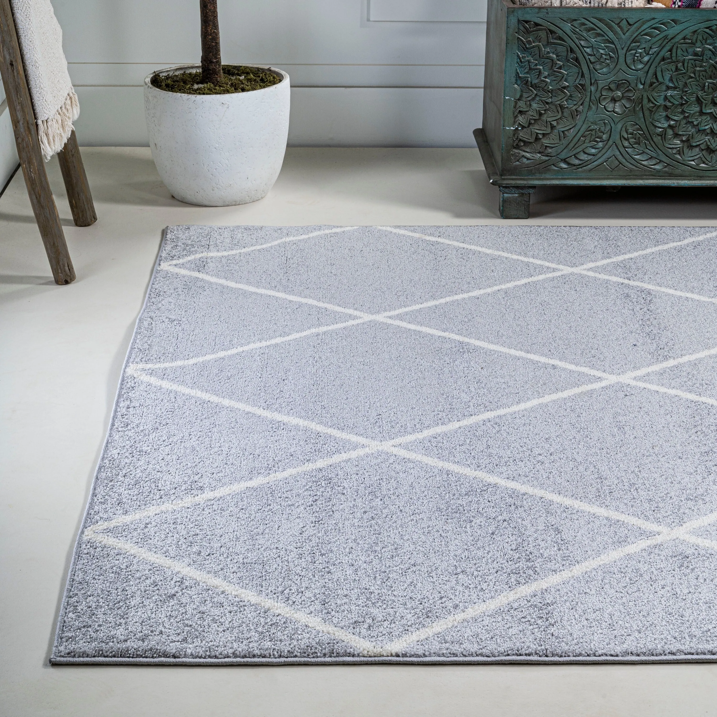 JONATHAN Y Viscon Minimalist Diamond Trellis Area Rug