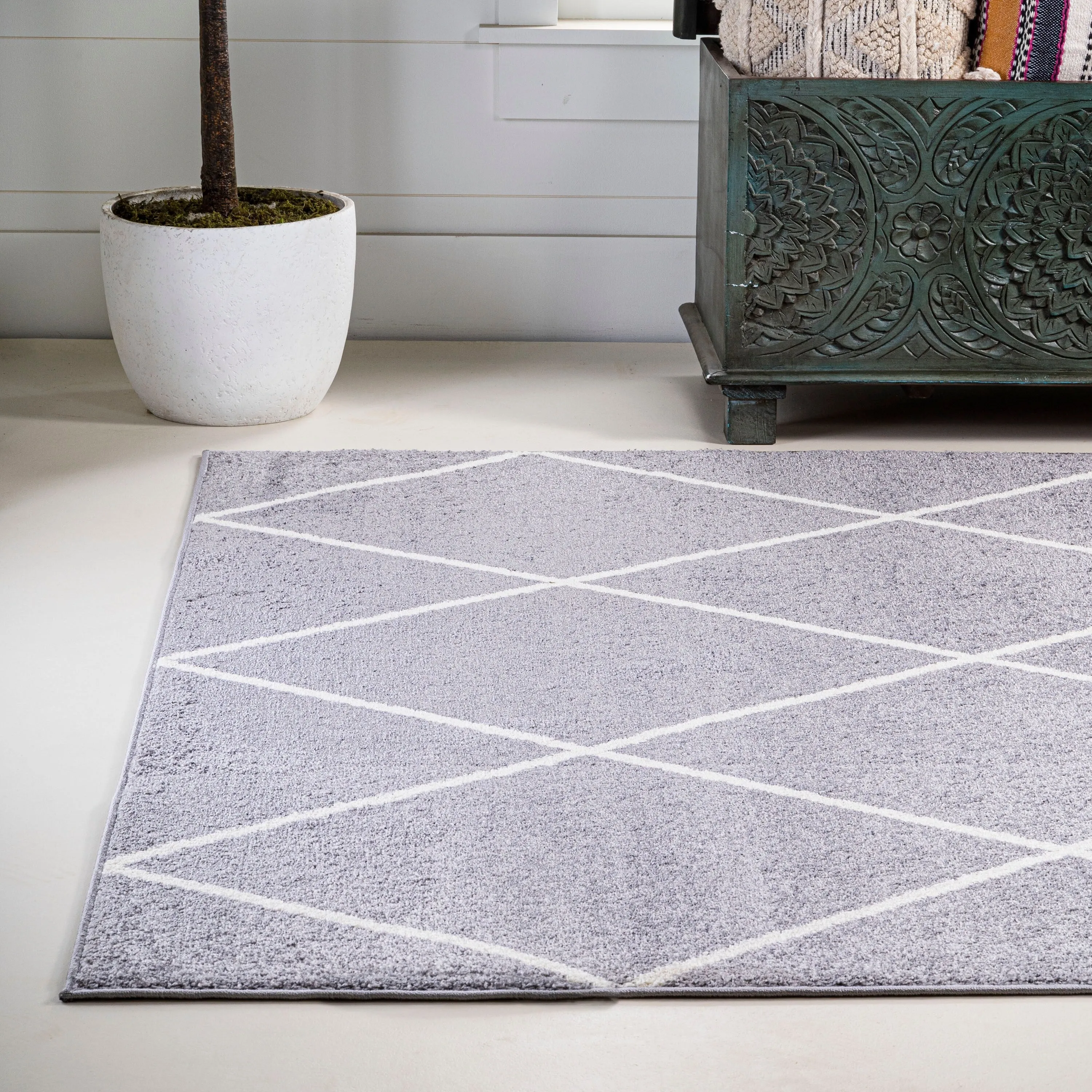 JONATHAN Y Viscon Minimalist Diamond Trellis Area Rug