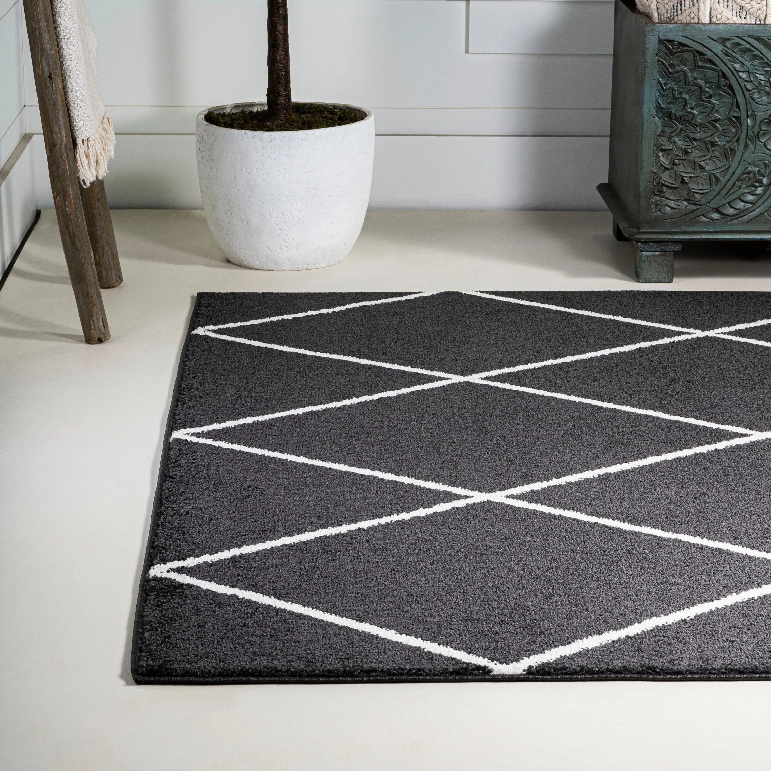 JONATHAN Y Viscon Minimalist Diamond Trellis Area Rug