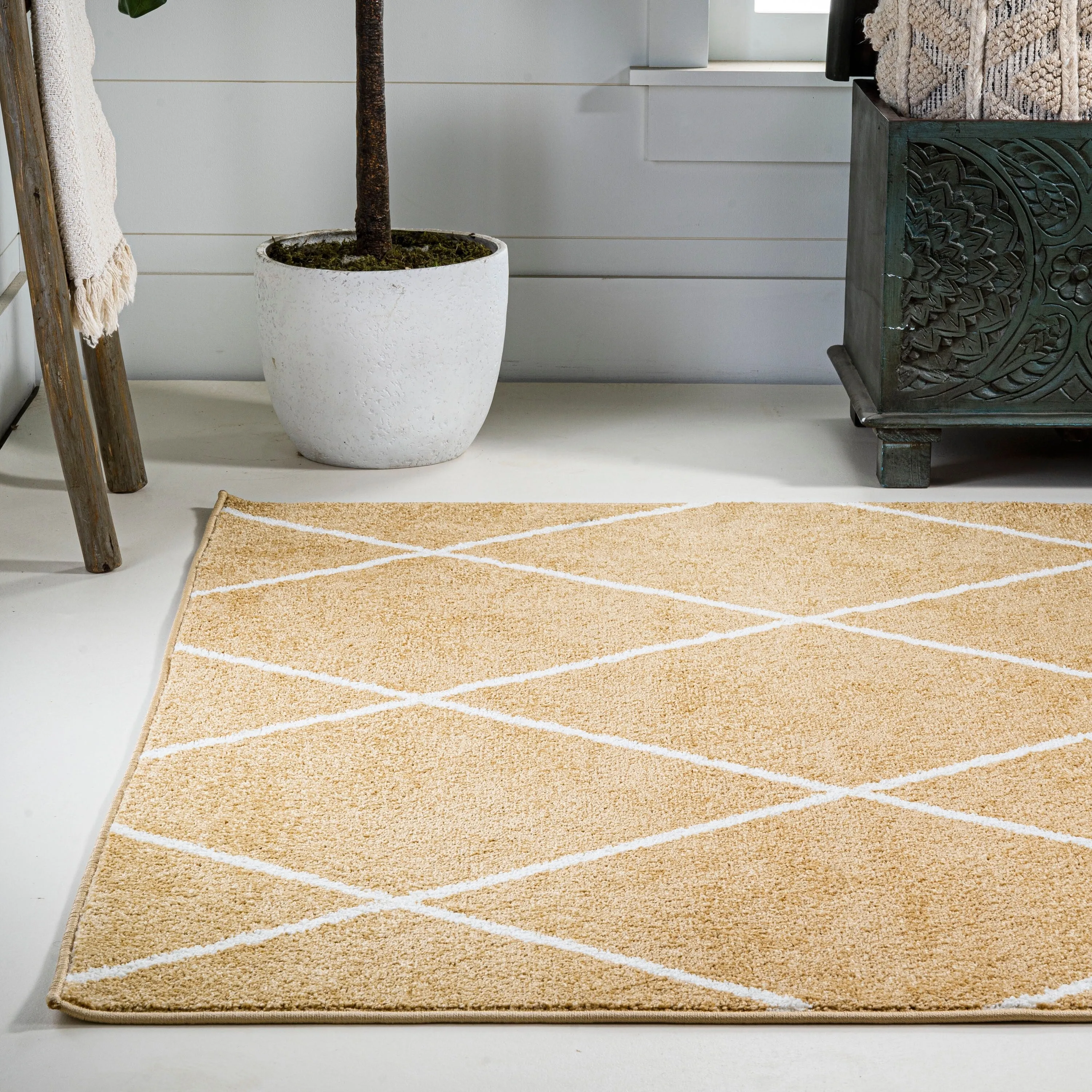 JONATHAN Y Viscon Minimalist Diamond Trellis Area Rug