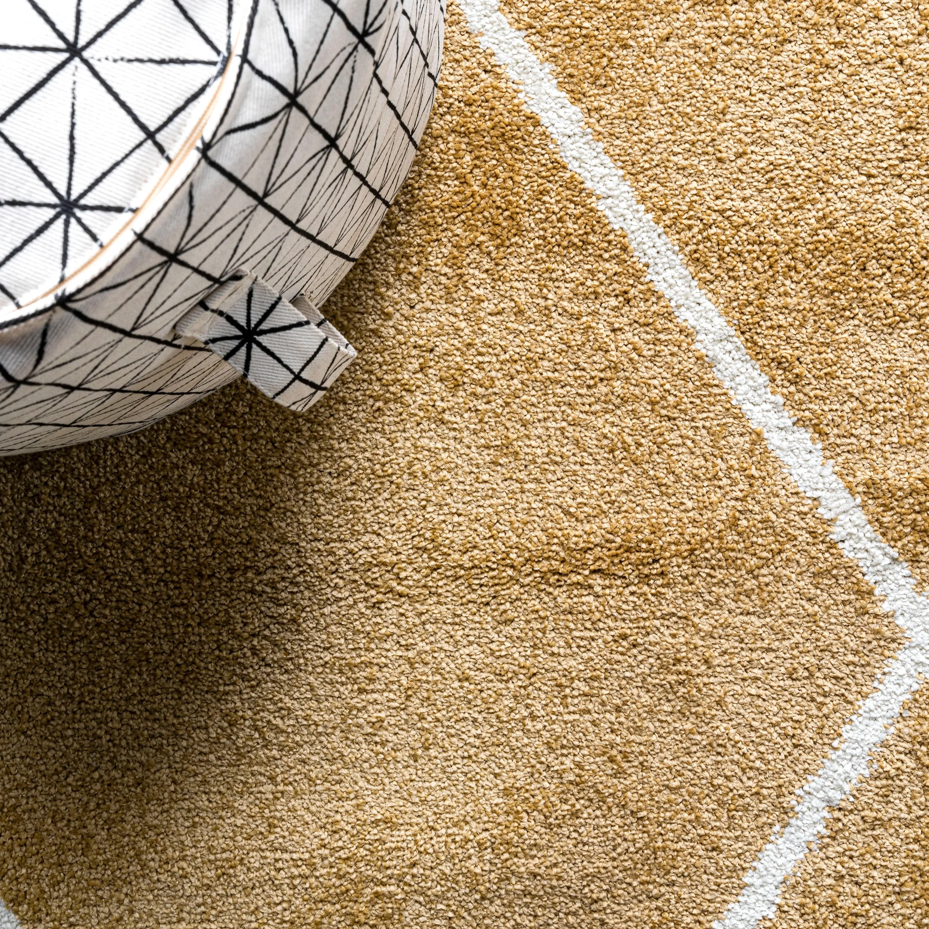 JONATHAN Y Viscon Minimalist Diamond Trellis Area Rug