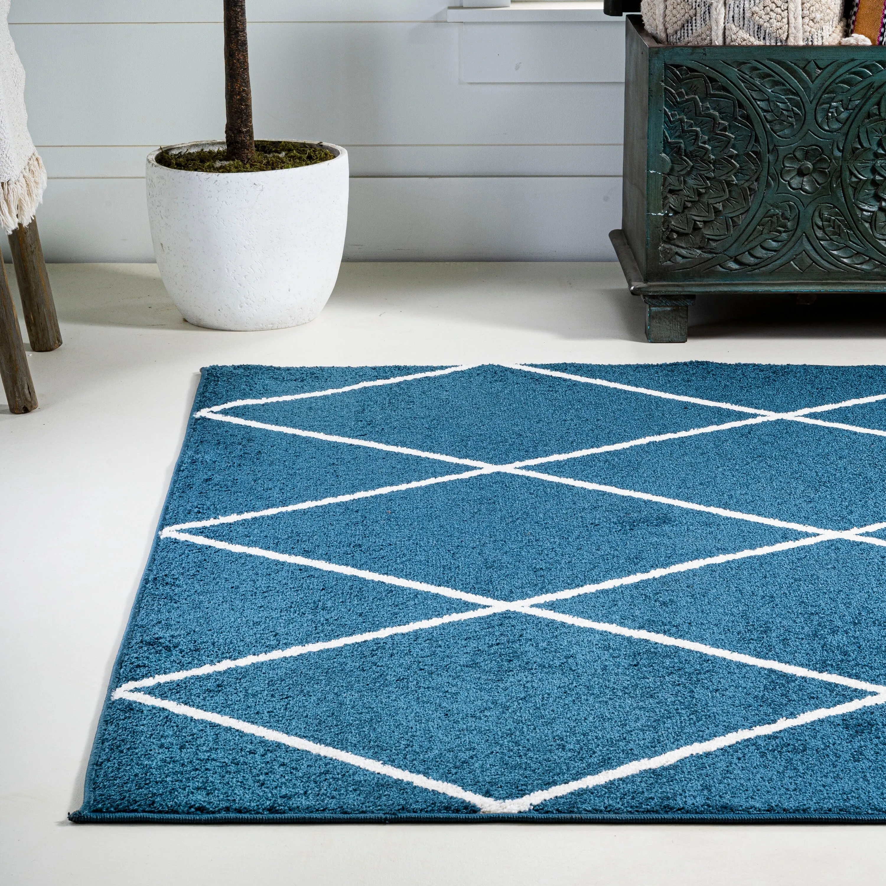 JONATHAN Y Viscon Minimalist Diamond Trellis Area Rug