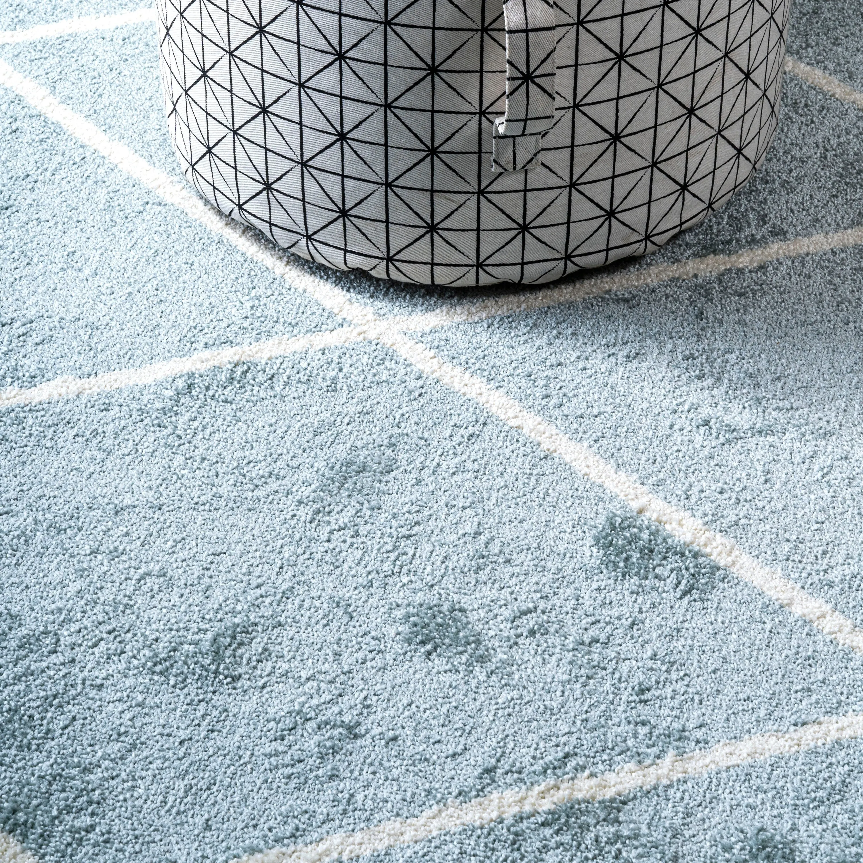 JONATHAN Y Viscon Minimalist Diamond Trellis Area Rug