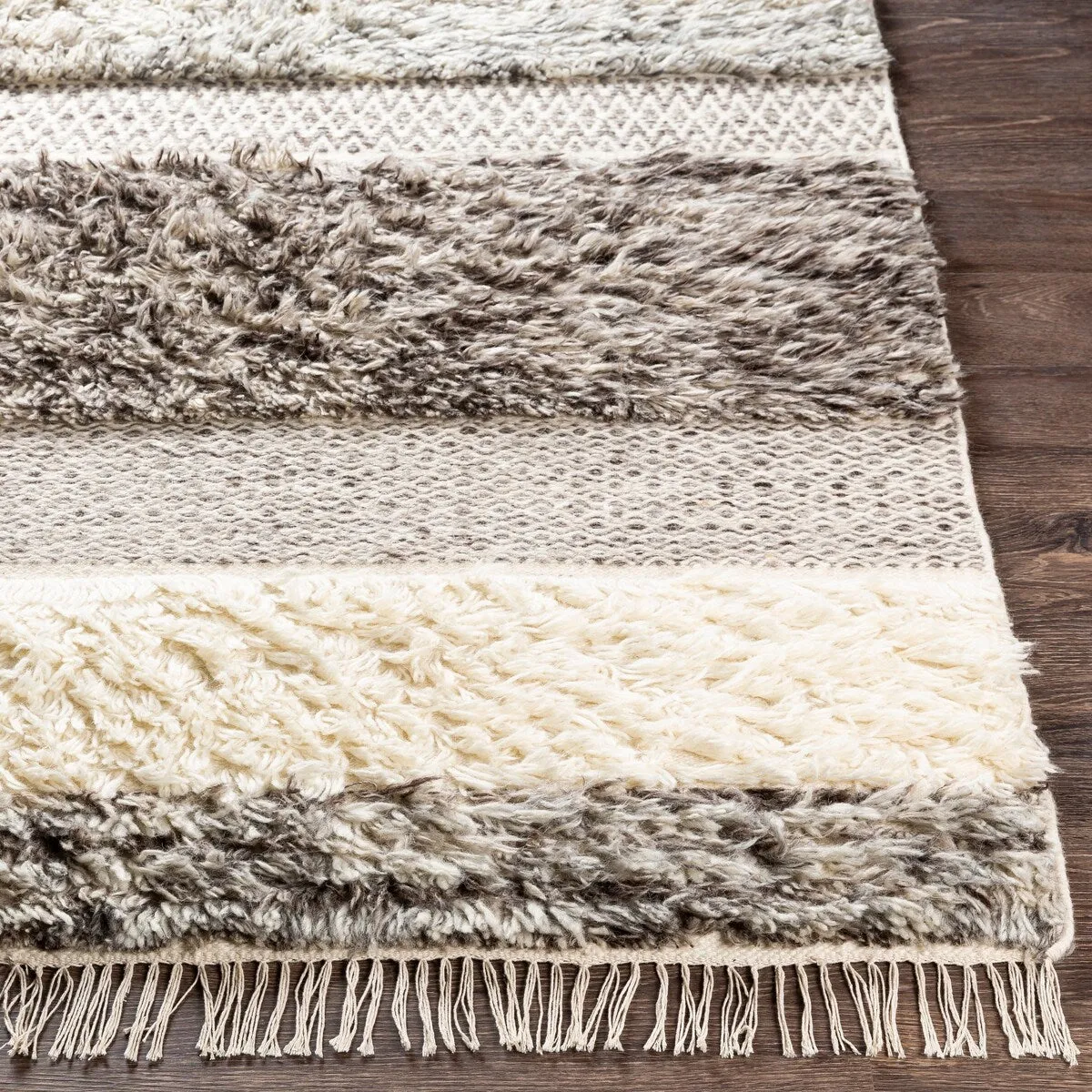 Livabliss Celestun Handmade Farmhouse High-Low Wool Shag Area Rug