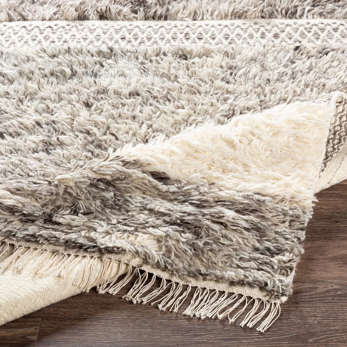 Livabliss Celestun Handmade Farmhouse High-Low Wool Shag Area Rug
