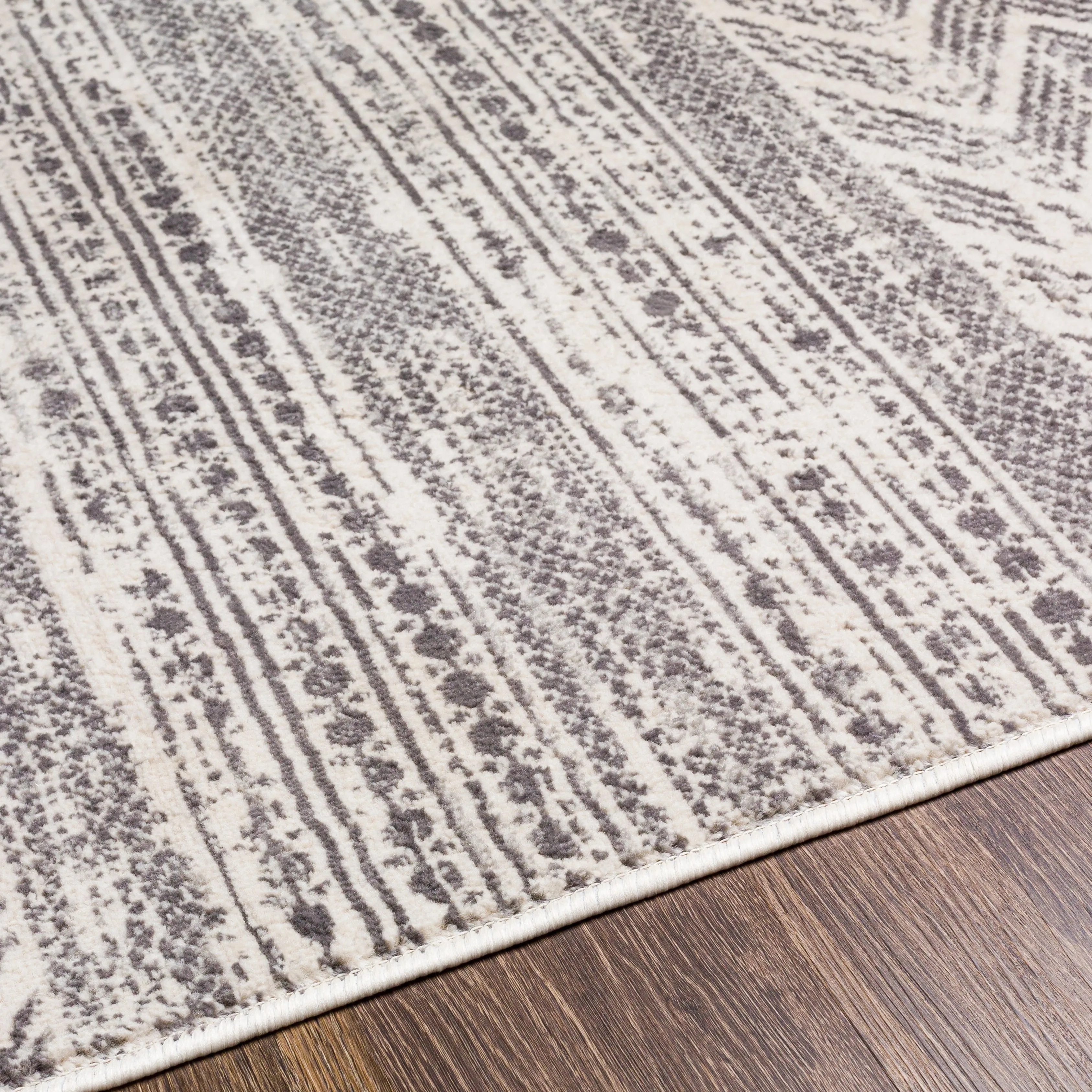 Livabliss Galio Global Chevron Area Rug