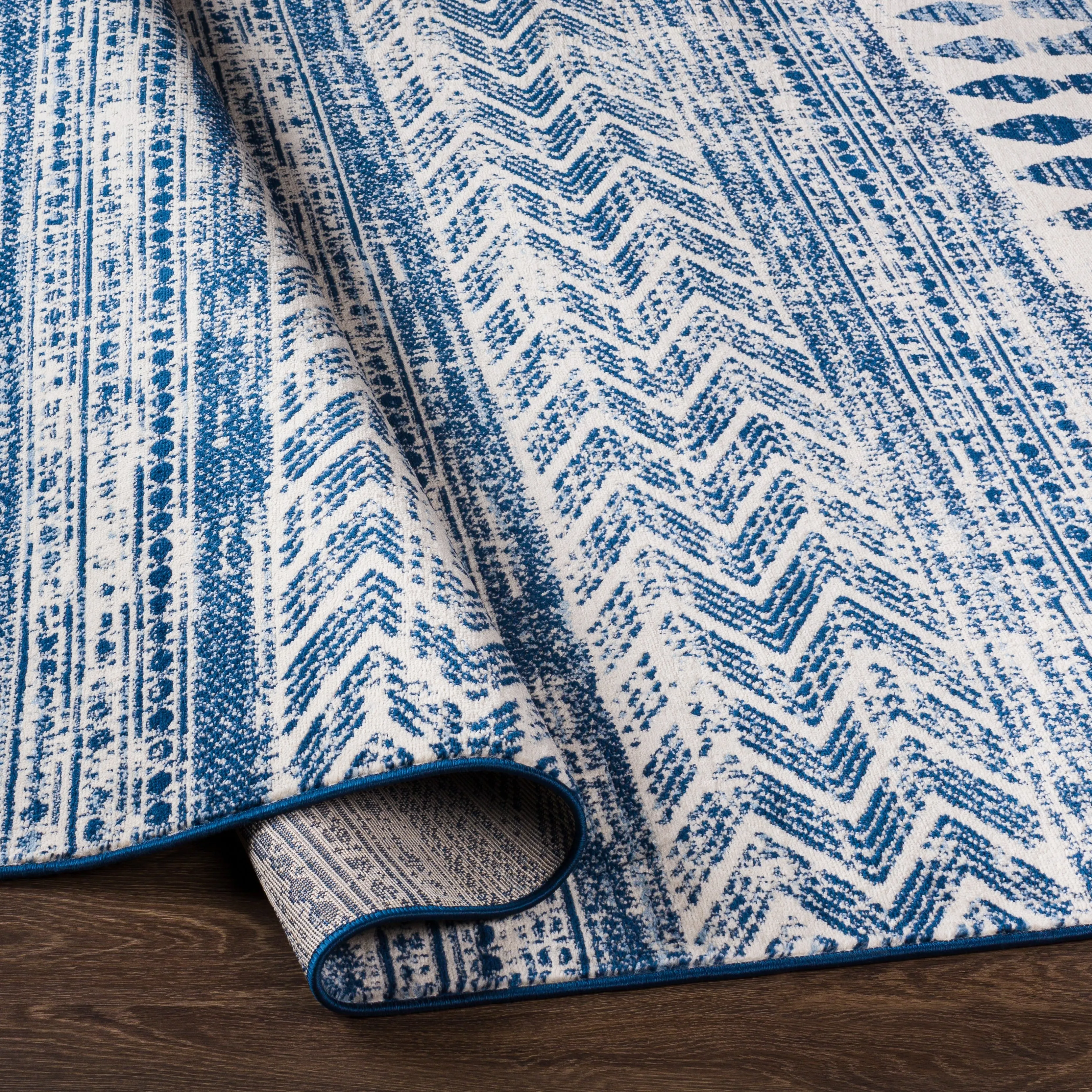 Livabliss Galio Global Chevron Area Rug