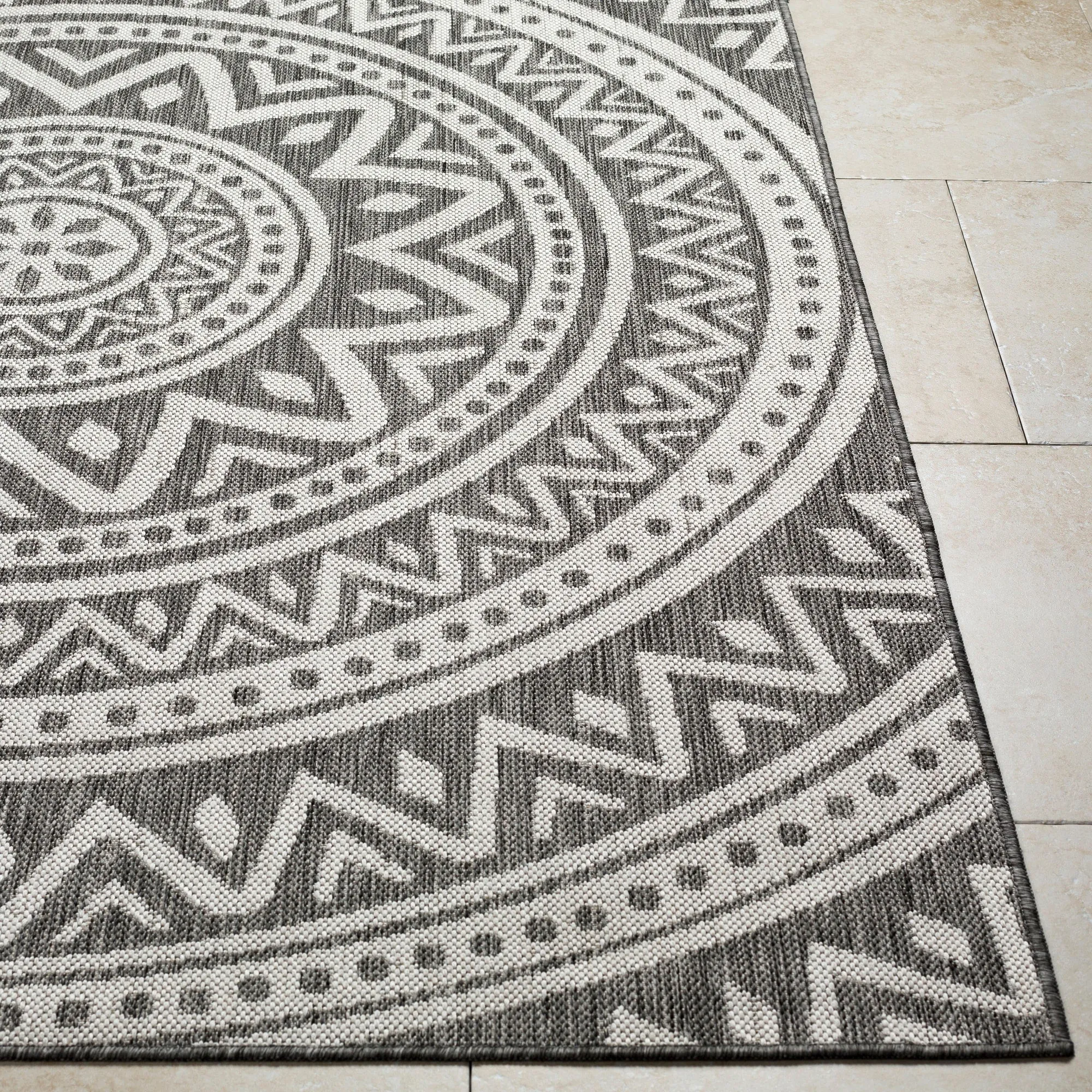 Livabliss Hurley Indoor/ Outdoor Mandala Area Rug
