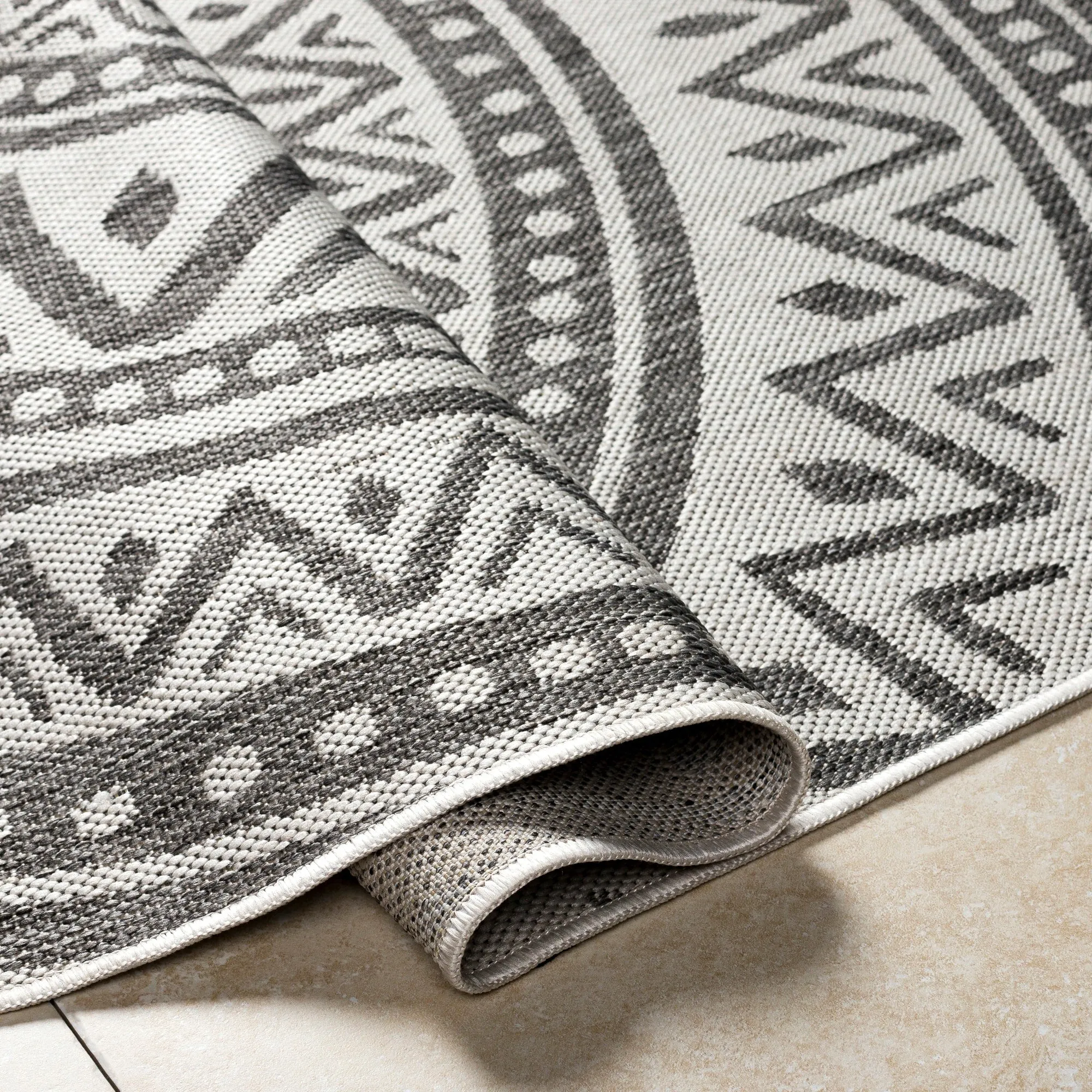 Livabliss Hurley Indoor/ Outdoor Mandala Area Rug