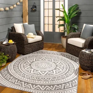 Livabliss Hurley Indoor/ Outdoor Mandala Area Rug