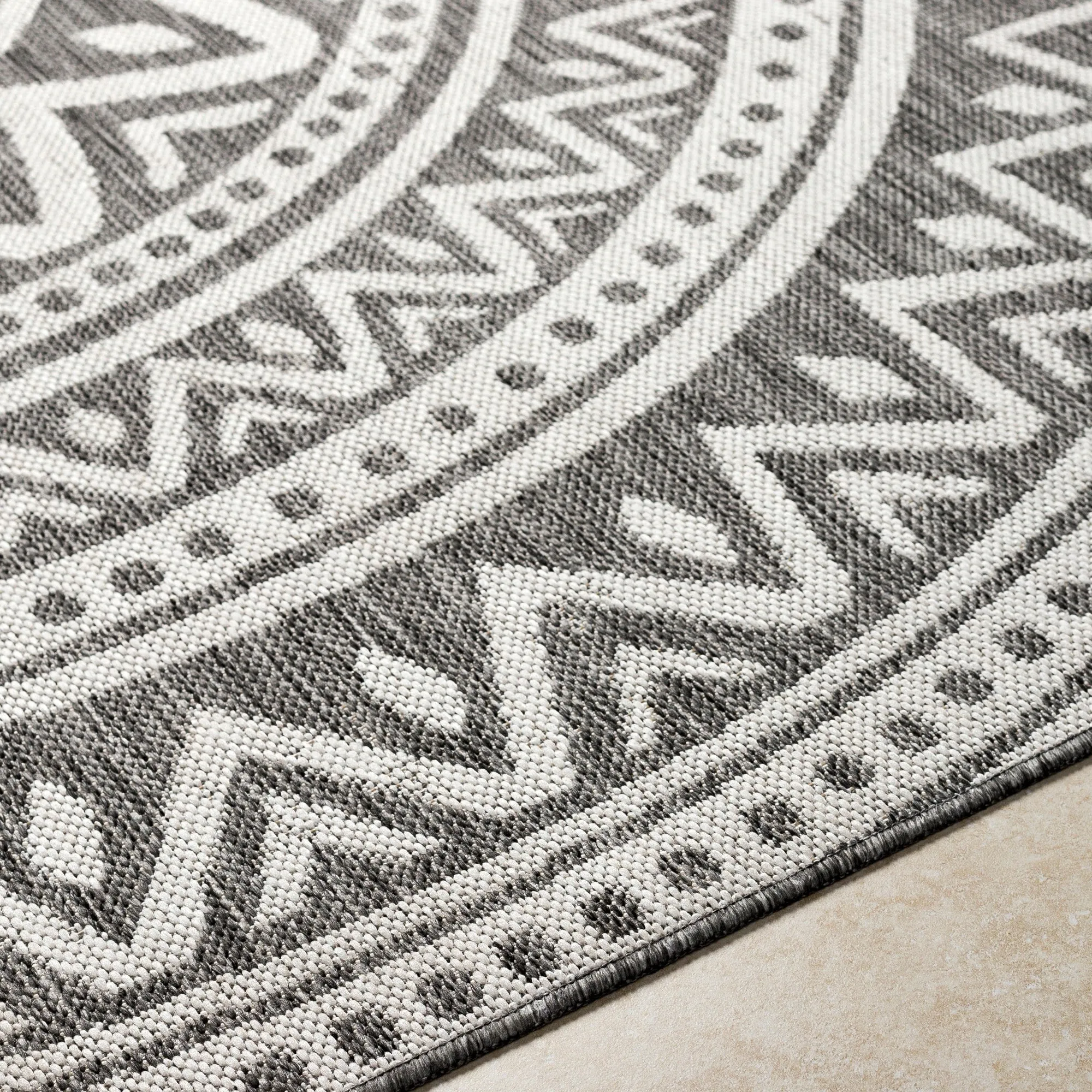 Livabliss Hurley Indoor/ Outdoor Mandala Area Rug